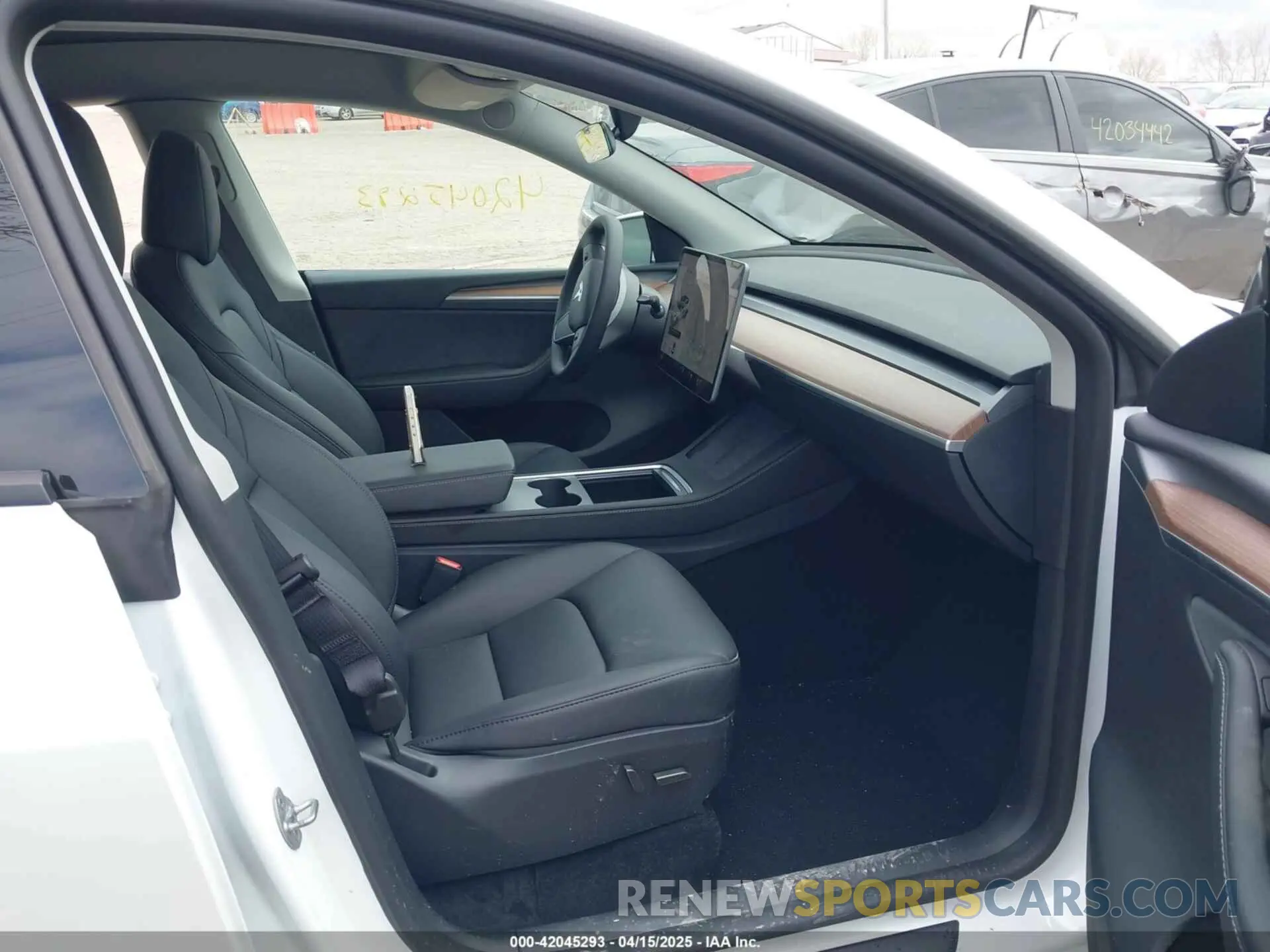 5 Photograph of a damaged car 7SAYGDEE1SF296292 TESLA MODEL Y 2025