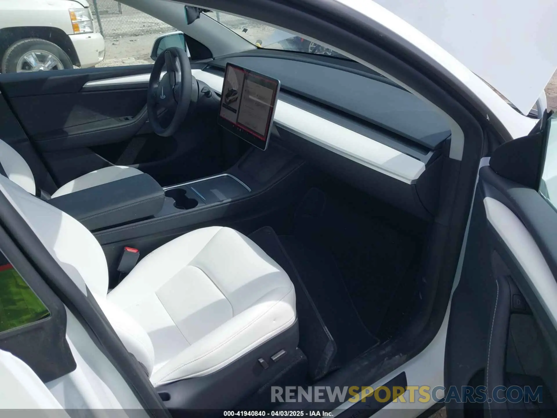 5 Photograph of a damaged car 7SAYGDEE2SA337378 TESLA MODEL Y 2025
