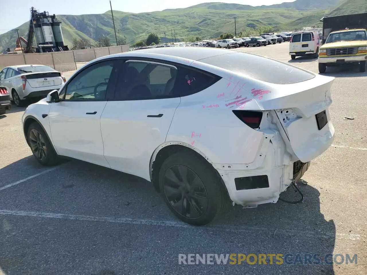 2 Photograph of a damaged car 7SAYGDEE2SF261096 TESLA MODEL Y 2025