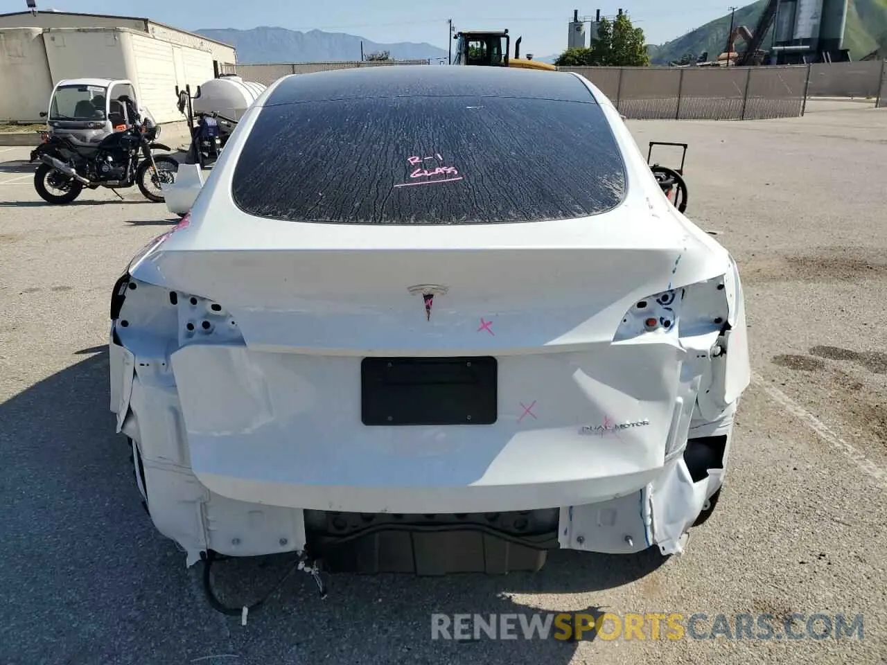6 Photograph of a damaged car 7SAYGDEE2SF261096 TESLA MODEL Y 2025