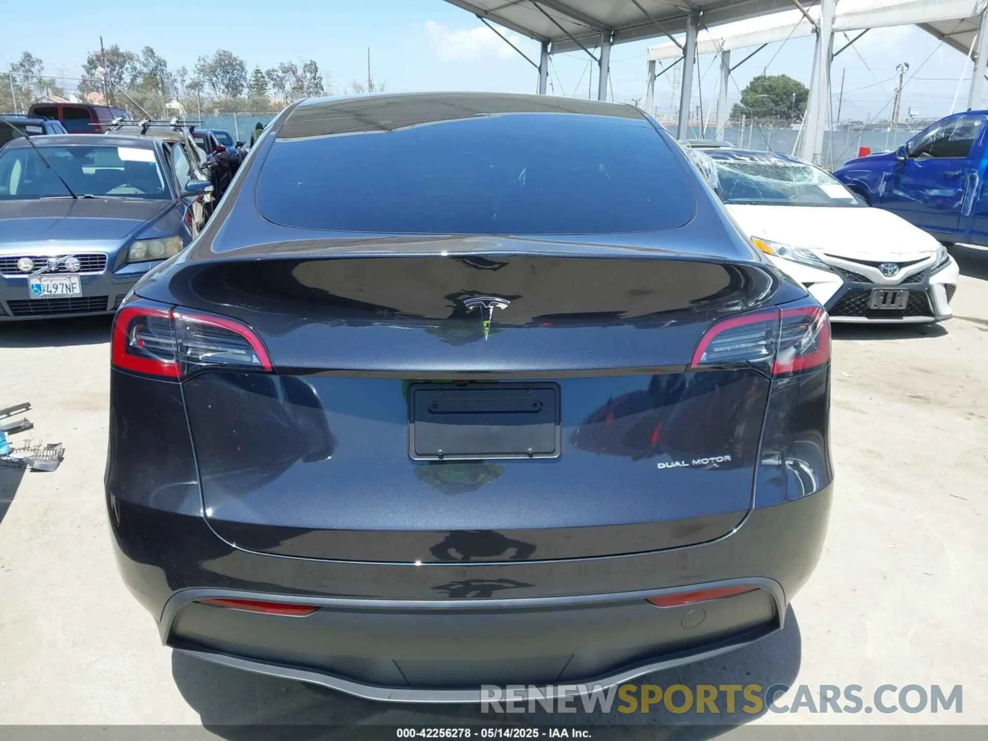 16 Photograph of a damaged car 7SAYGDEE2SF300933 TESLA MODEL Y 2025