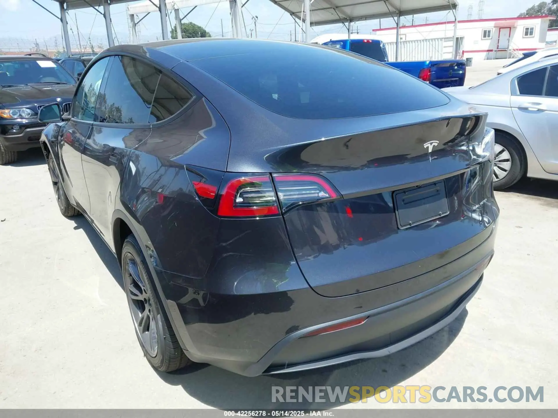 3 Photograph of a damaged car 7SAYGDEE2SF300933 TESLA MODEL Y 2025