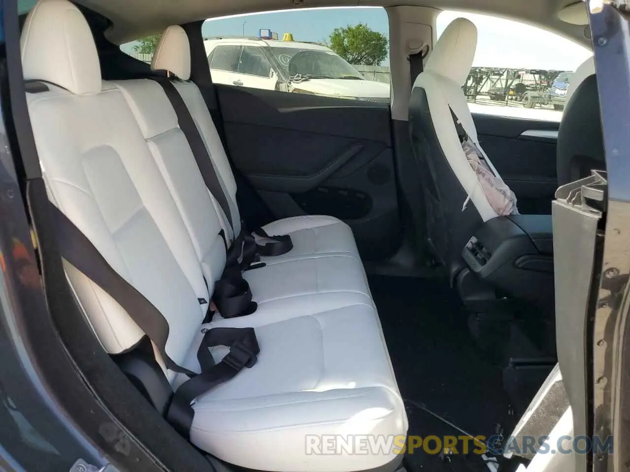 10 Photograph of a damaged car 7SAYGDEE3SA343187 TESLA MODEL Y 2025