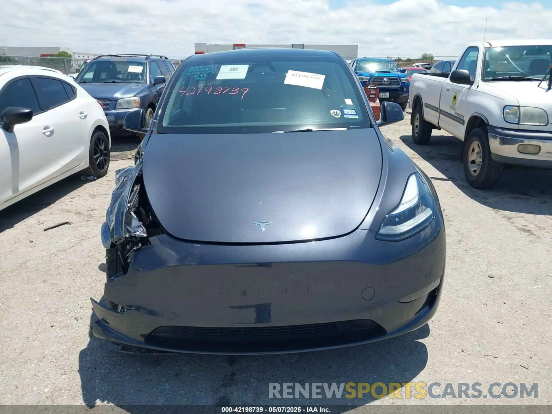 11 Photograph of a damaged car 7SAYGDEE3SA364458 TESLA MODEL Y 2025