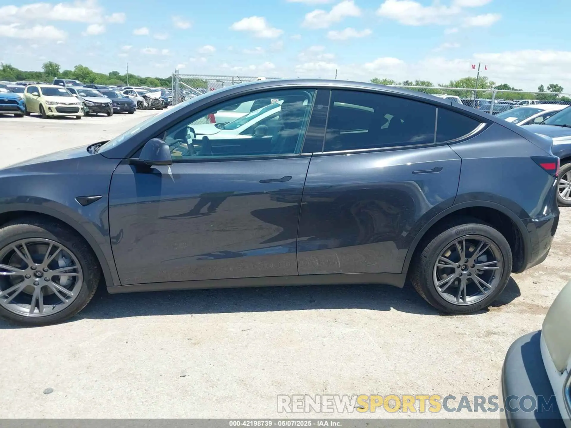 13 Photograph of a damaged car 7SAYGDEE3SA364458 TESLA MODEL Y 2025