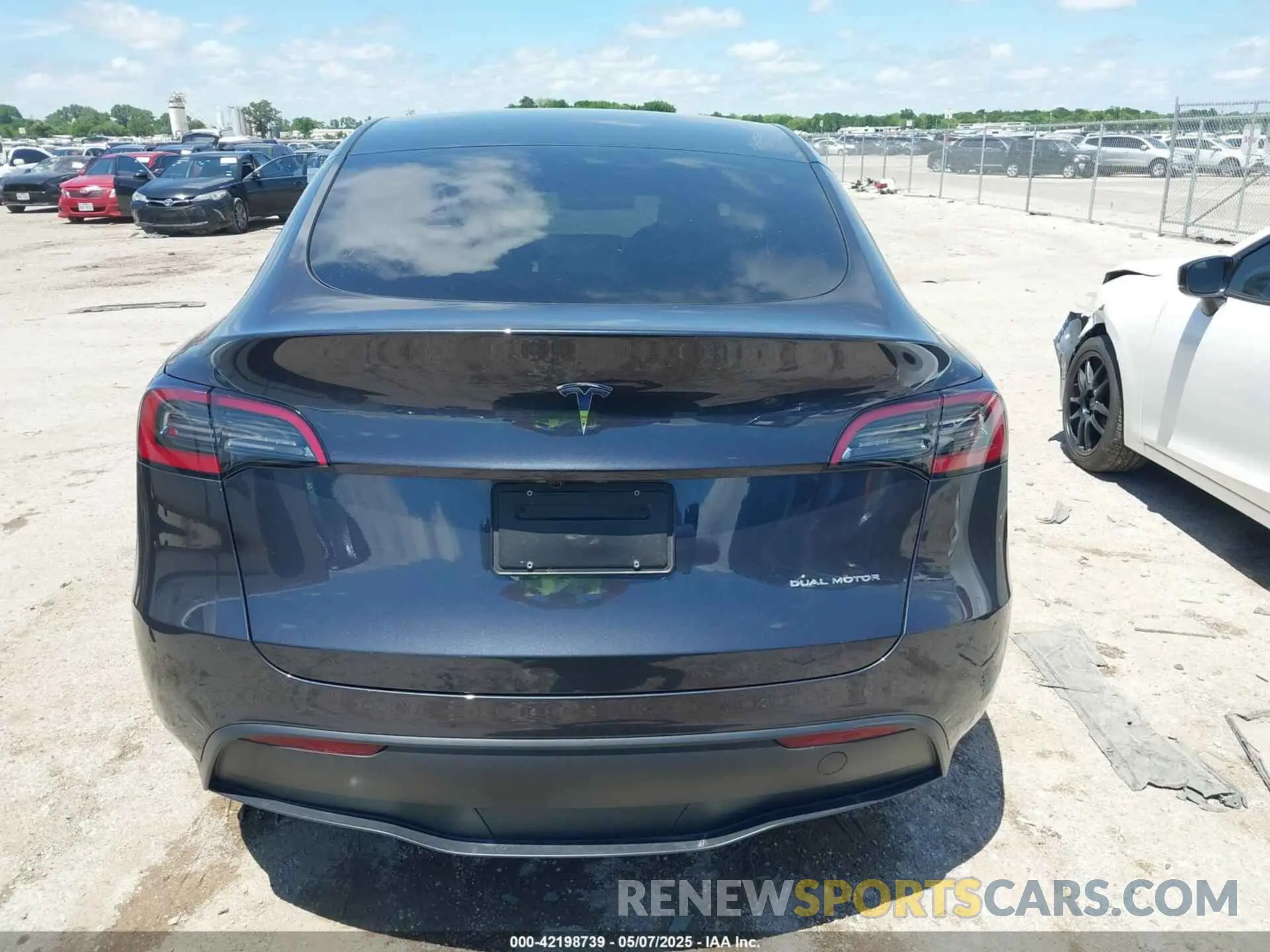 15 Photograph of a damaged car 7SAYGDEE3SA364458 TESLA MODEL Y 2025
