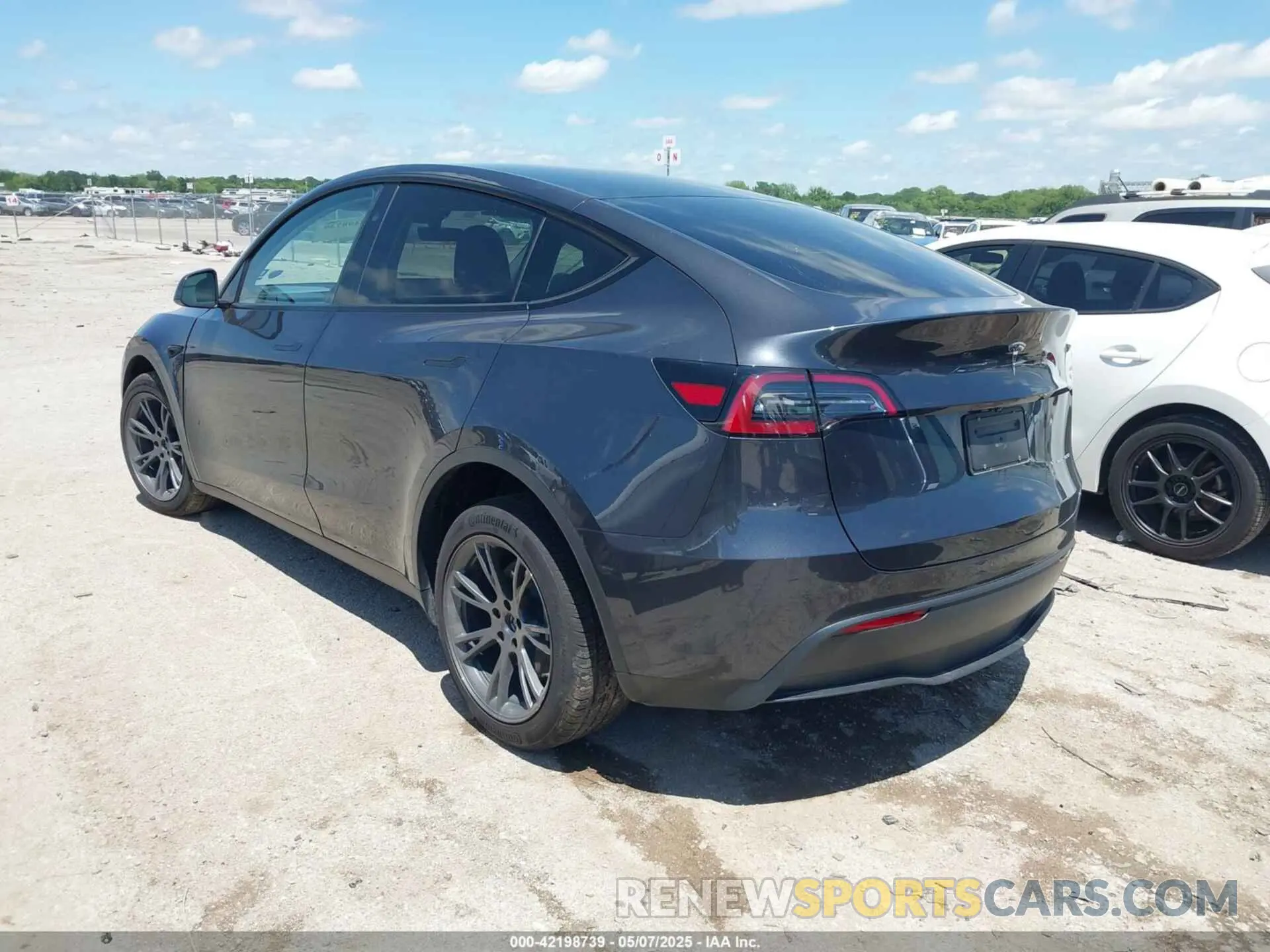 3 Photograph of a damaged car 7SAYGDEE3SA364458 TESLA MODEL Y 2025