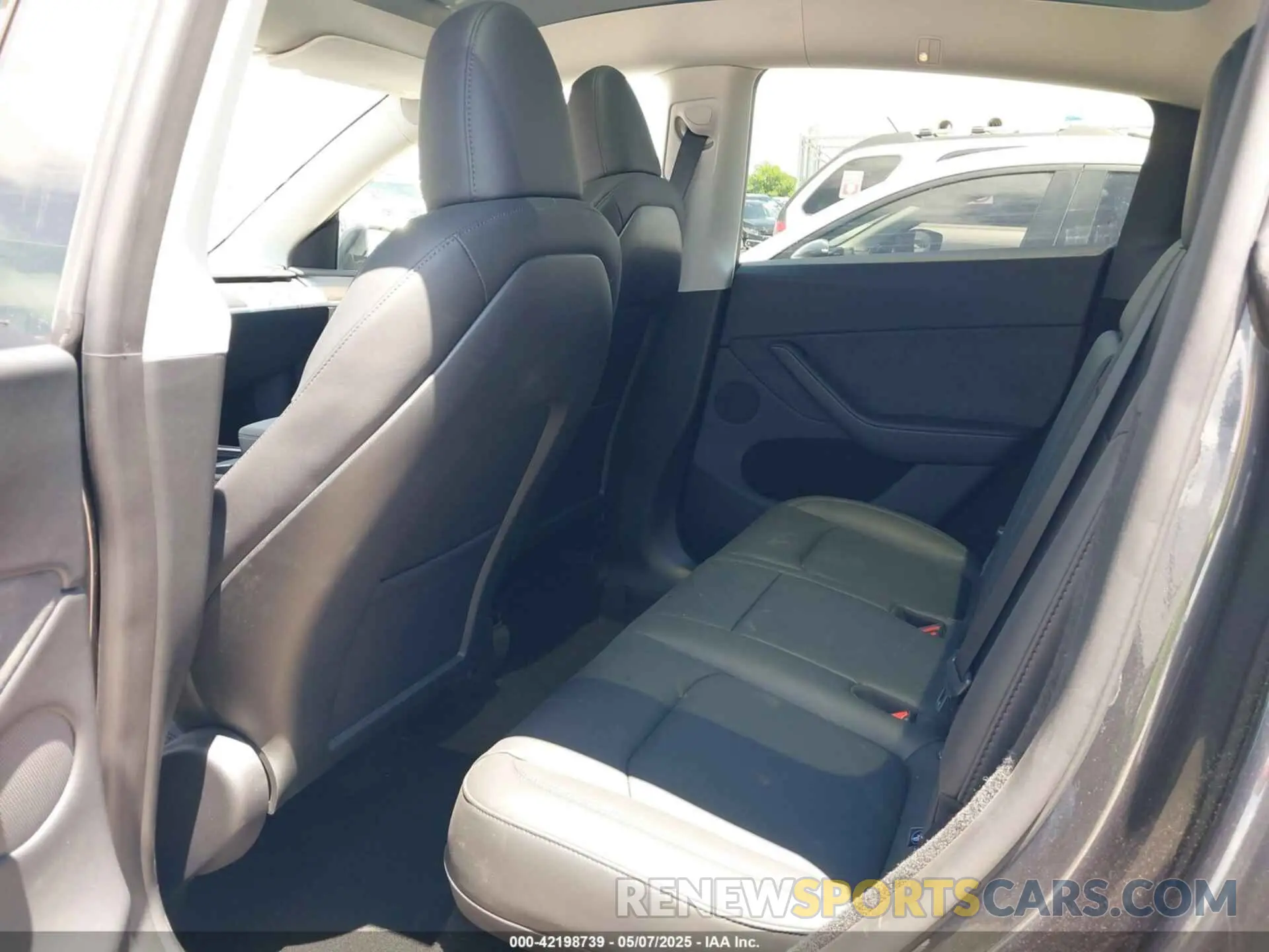 8 Photograph of a damaged car 7SAYGDEE3SA364458 TESLA MODEL Y 2025