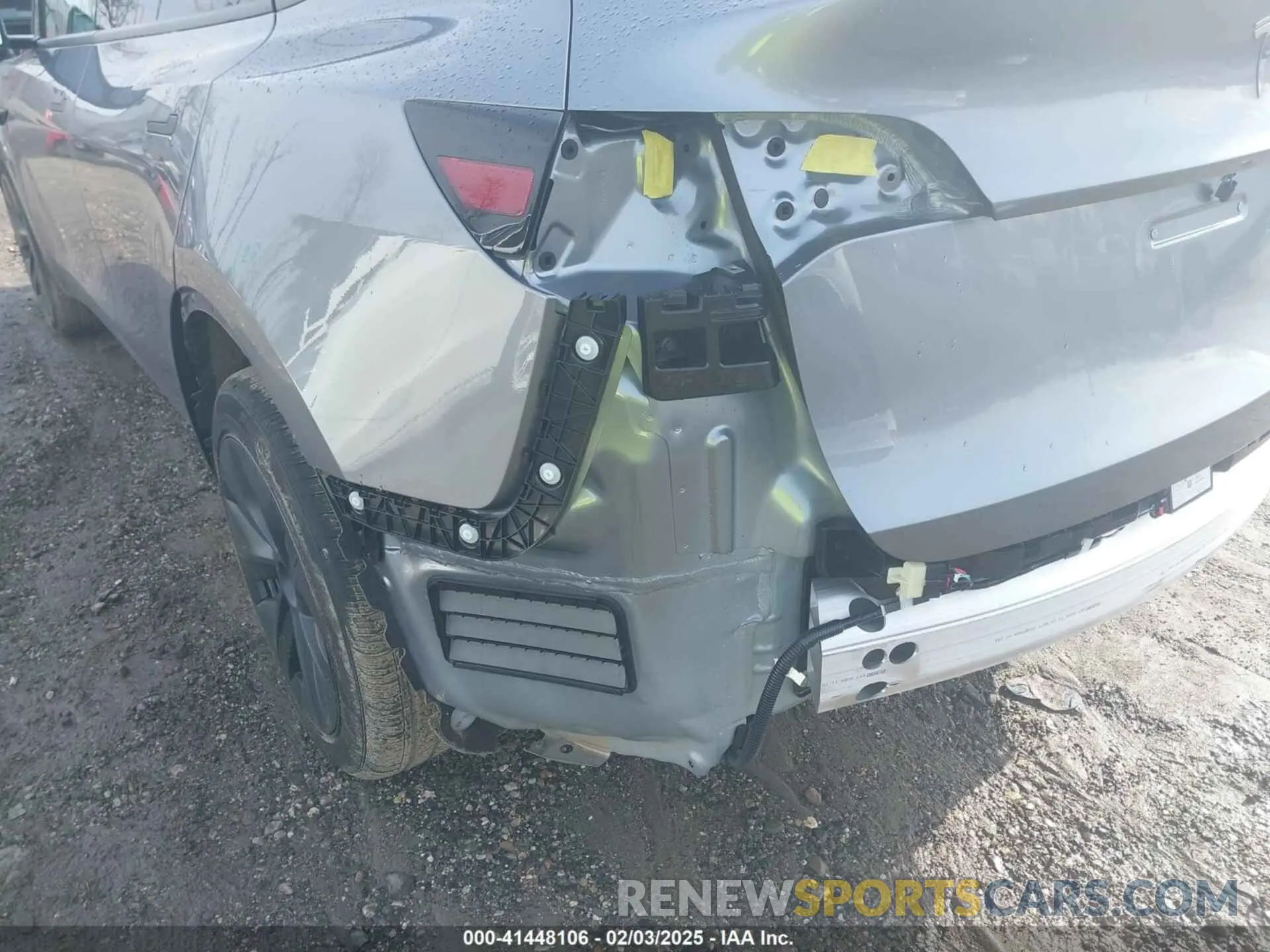 15 Photograph of a damaged car 7SAYGDEE3SF218015 TESLA MODEL Y 2025