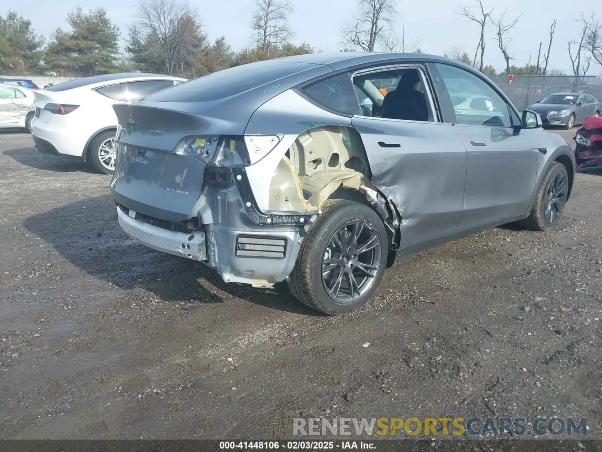 4 Photograph of a damaged car 7SAYGDEE3SF218015 TESLA MODEL Y 2025