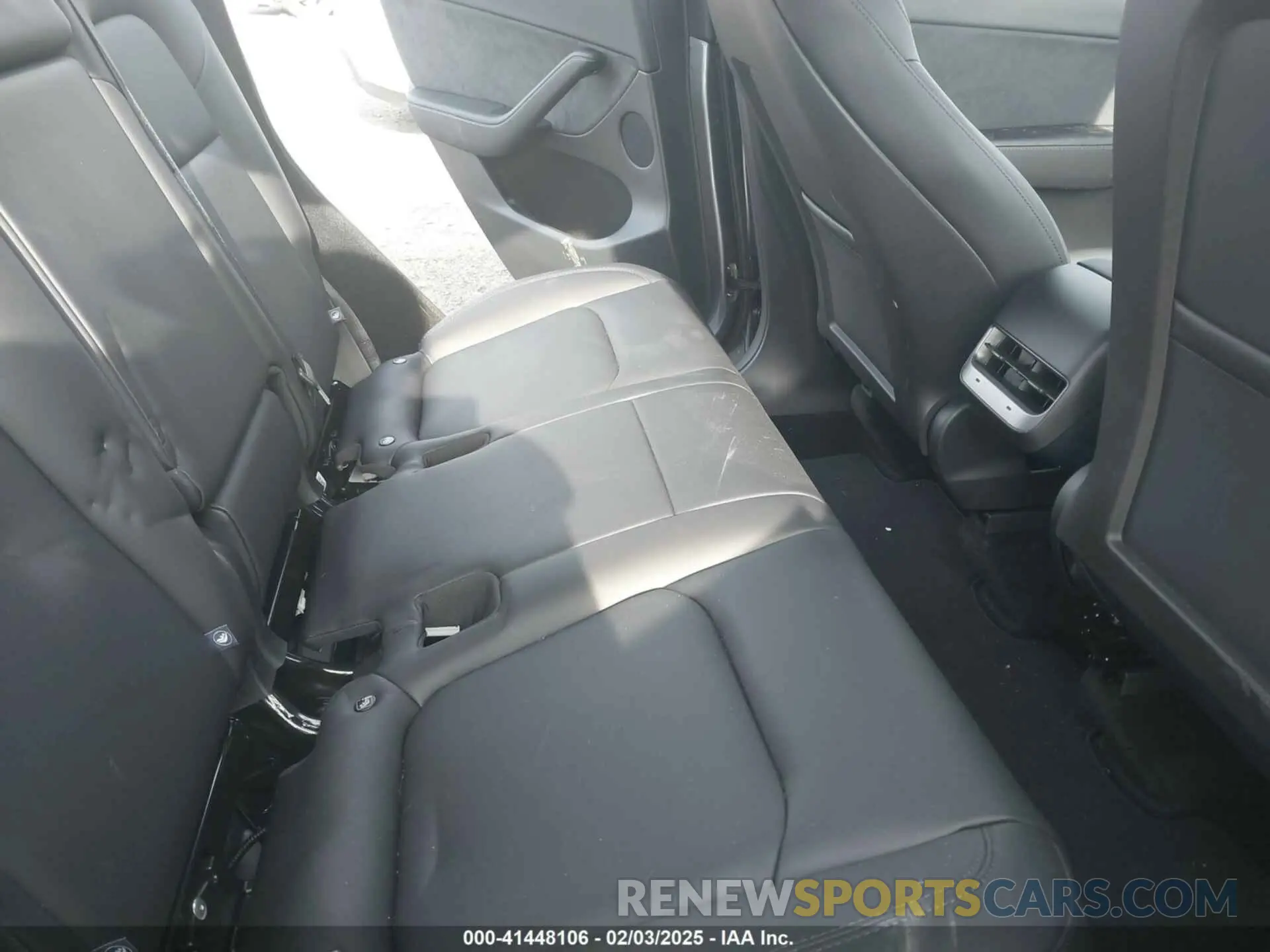 8 Photograph of a damaged car 7SAYGDEE3SF218015 TESLA MODEL Y 2025