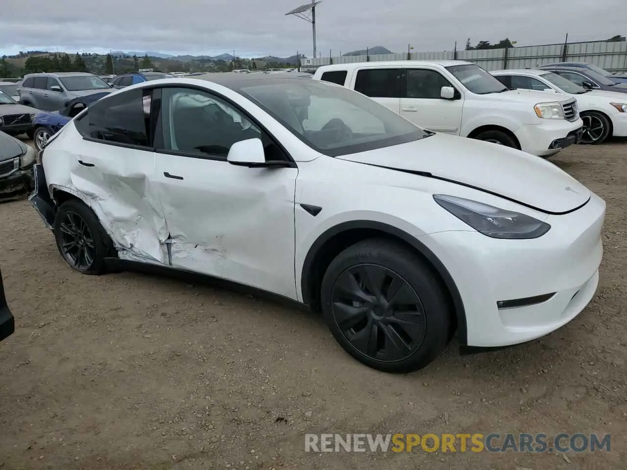 4 Photograph of a damaged car 7SAYGDEE3SF277114 TESLA MODEL Y 2025