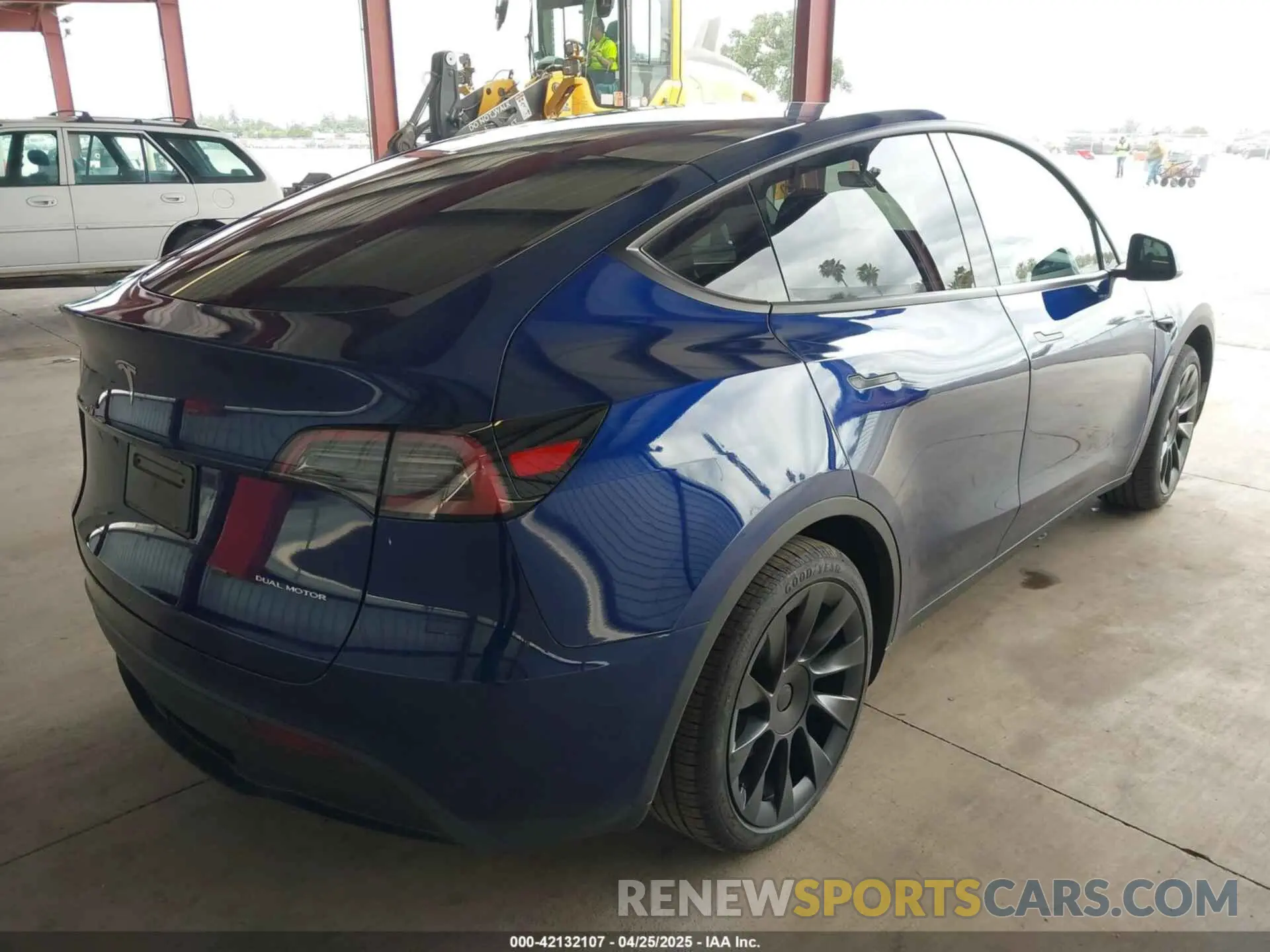 4 Photograph of a damaged car 7SAYGDEE3SF290252 TESLA MODEL Y 2025