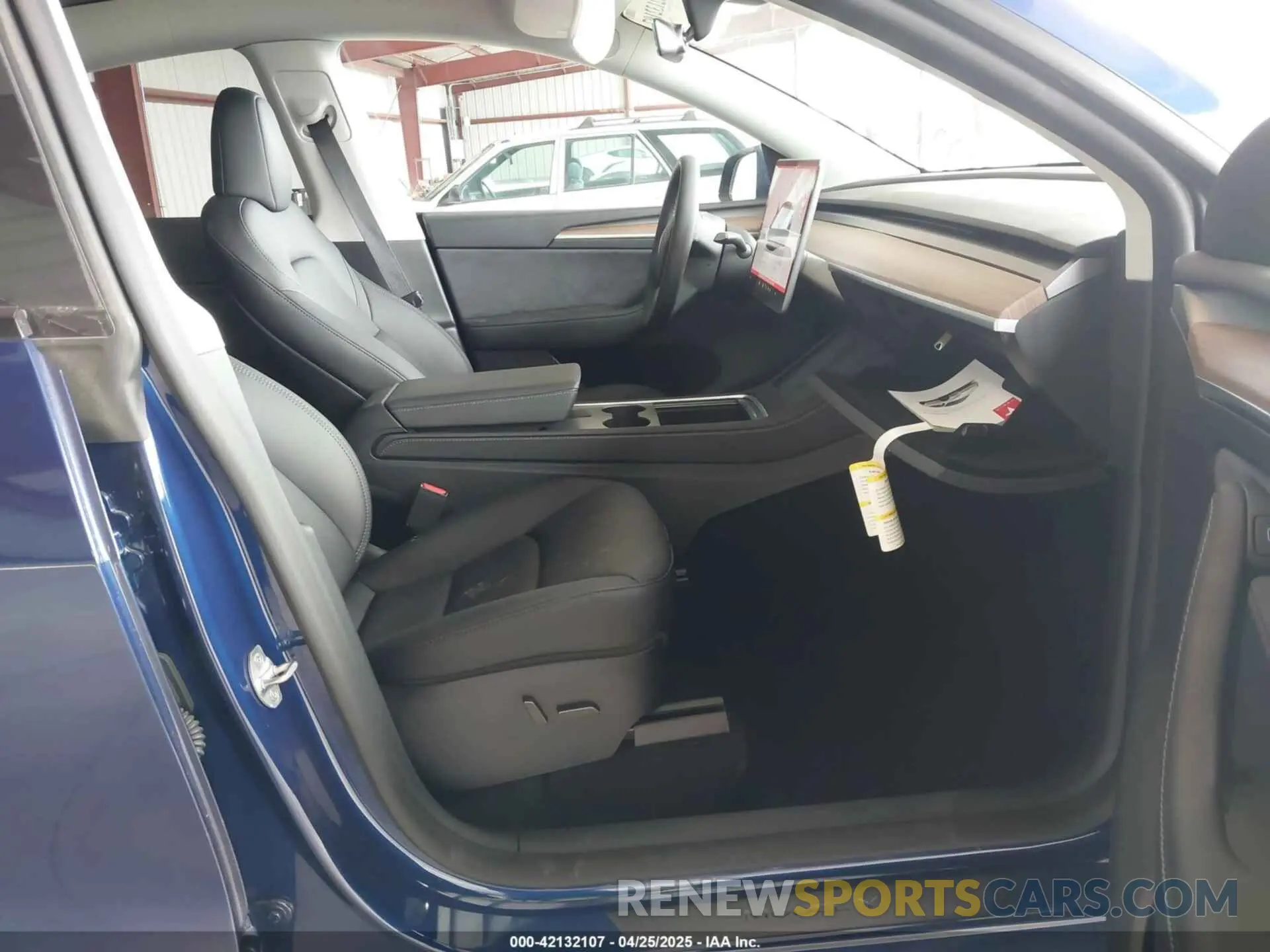 5 Photograph of a damaged car 7SAYGDEE3SF290252 TESLA MODEL Y 2025