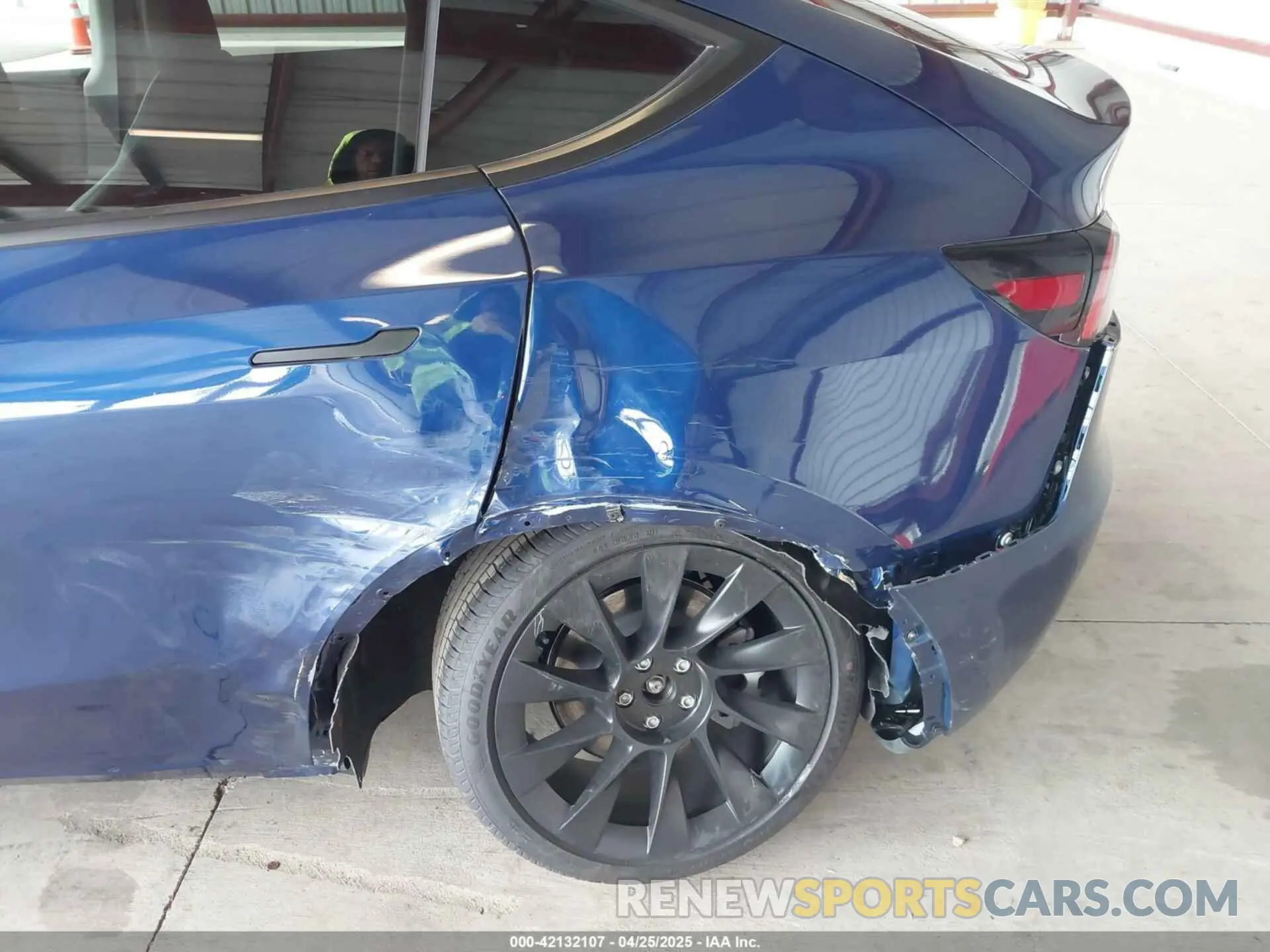 6 Photograph of a damaged car 7SAYGDEE3SF290252 TESLA MODEL Y 2025