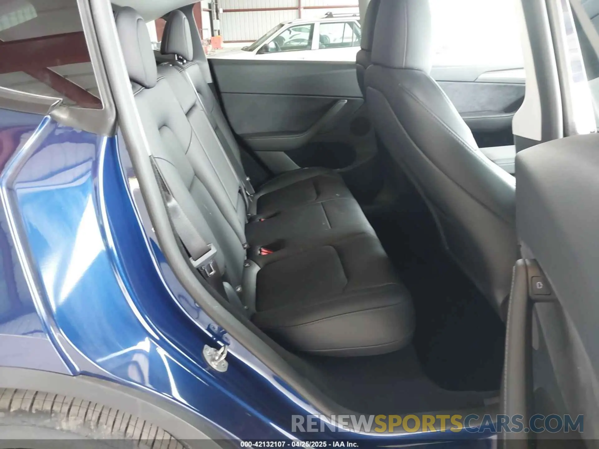 8 Photograph of a damaged car 7SAYGDEE3SF290252 TESLA MODEL Y 2025