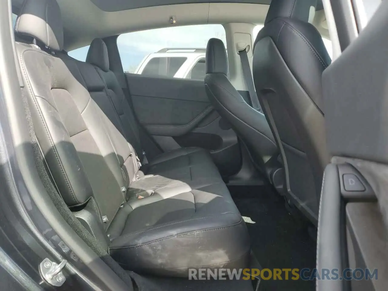 11 Photograph of a damaged car 7SAYGDEE3SF304750 TESLA MODEL Y 2025