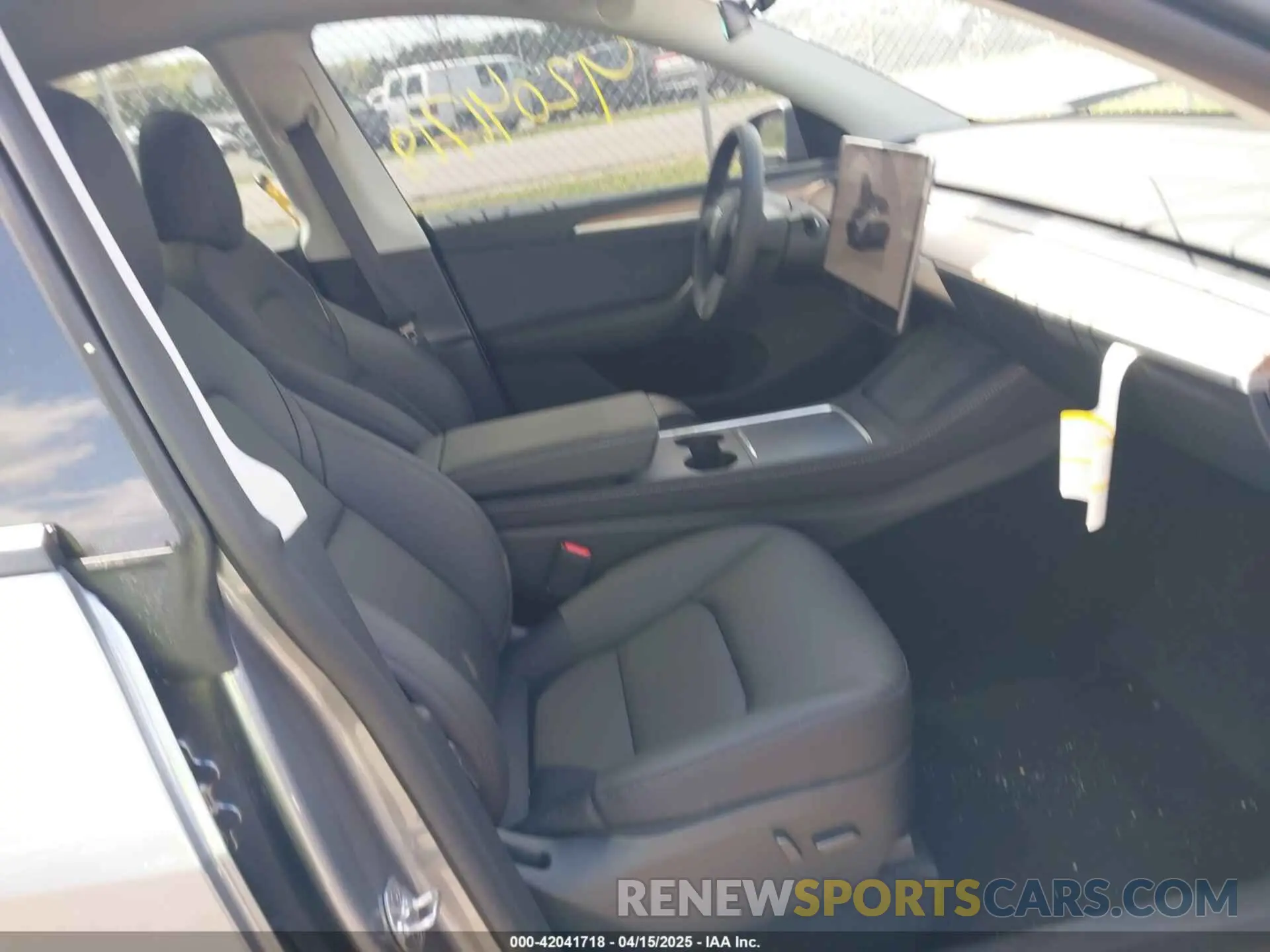 5 Photograph of a damaged car 7SAYGDEE4SA341299 TESLA MODEL Y 2025