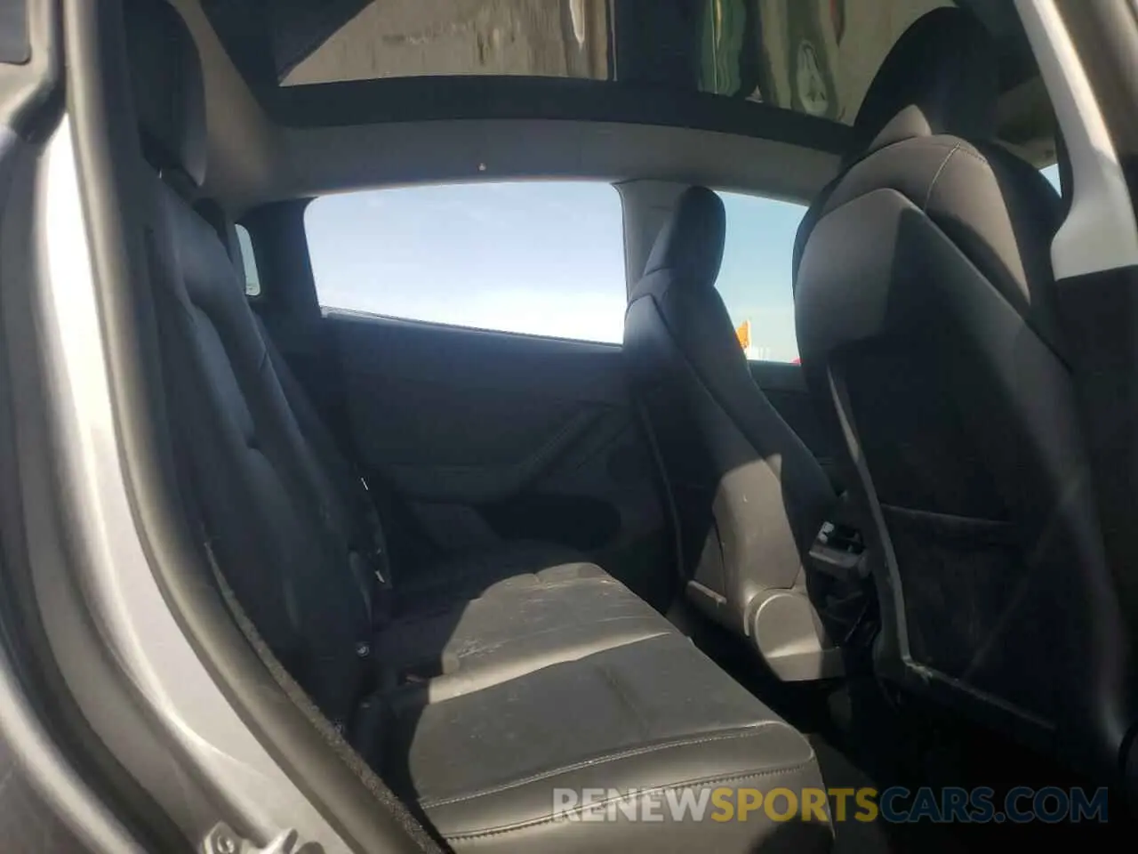 11 Photograph of a damaged car 7SAYGDEE4SA351797 TESLA MODEL Y 2025