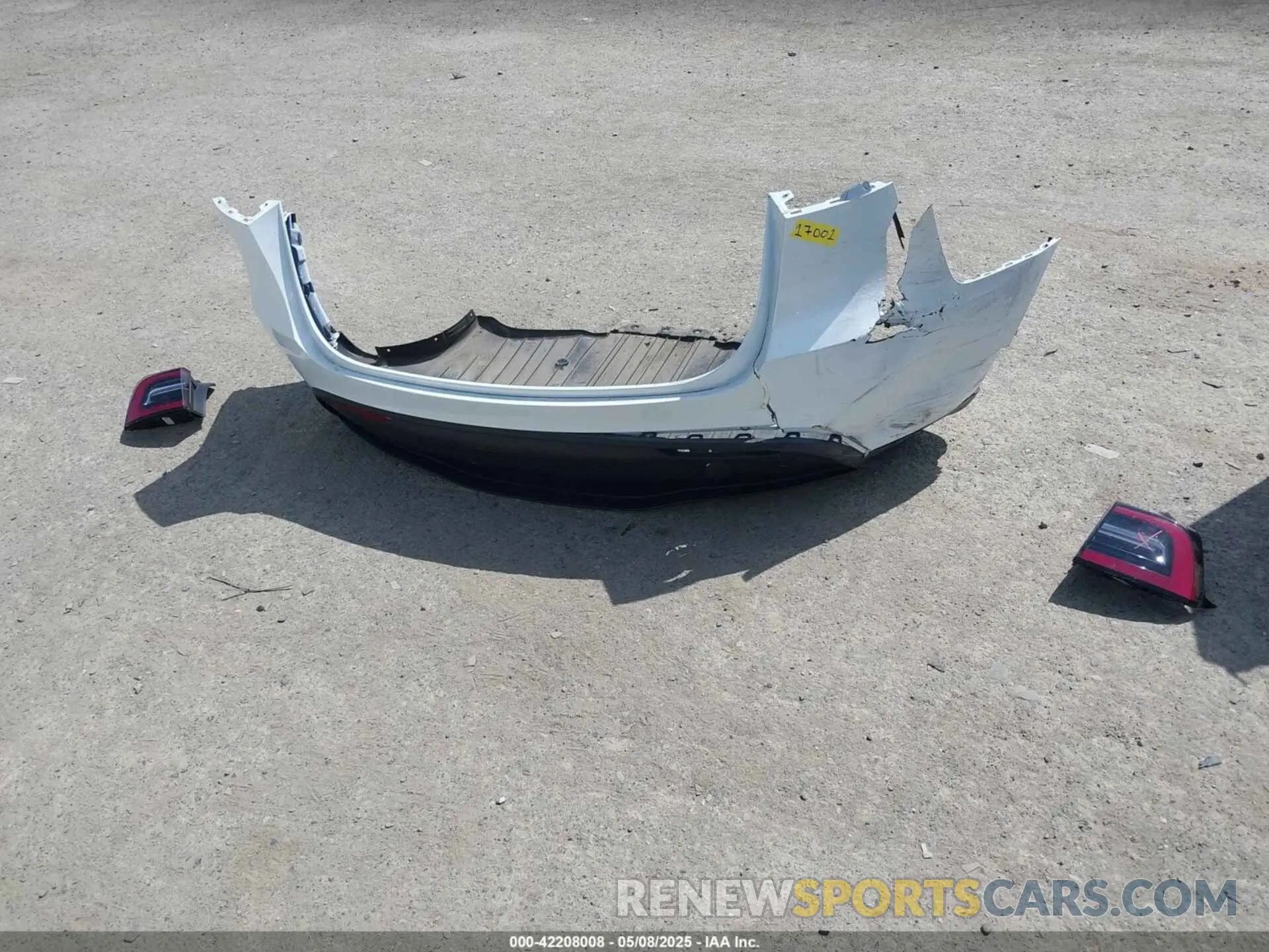 12 Photograph of a damaged car 7SAYGDEE4SF261567 TESLA MODEL Y 2025