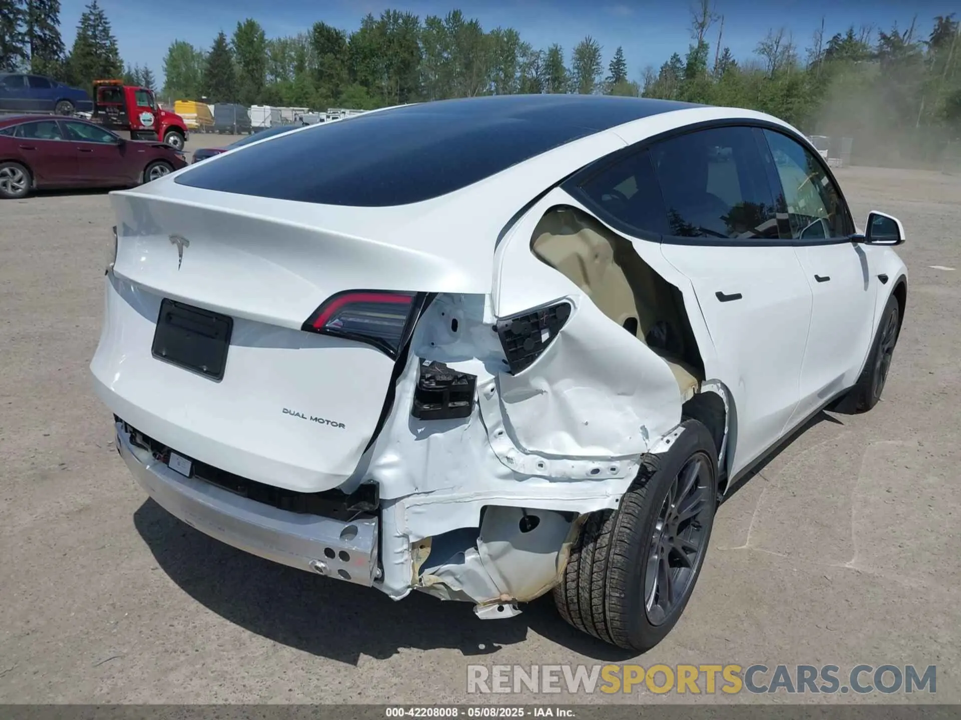 4 Photograph of a damaged car 7SAYGDEE4SF261567 TESLA MODEL Y 2025