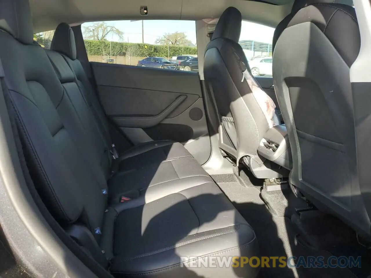11 Photograph of a damaged car 7SAYGDEE4SF272942 TESLA MODEL Y 2025