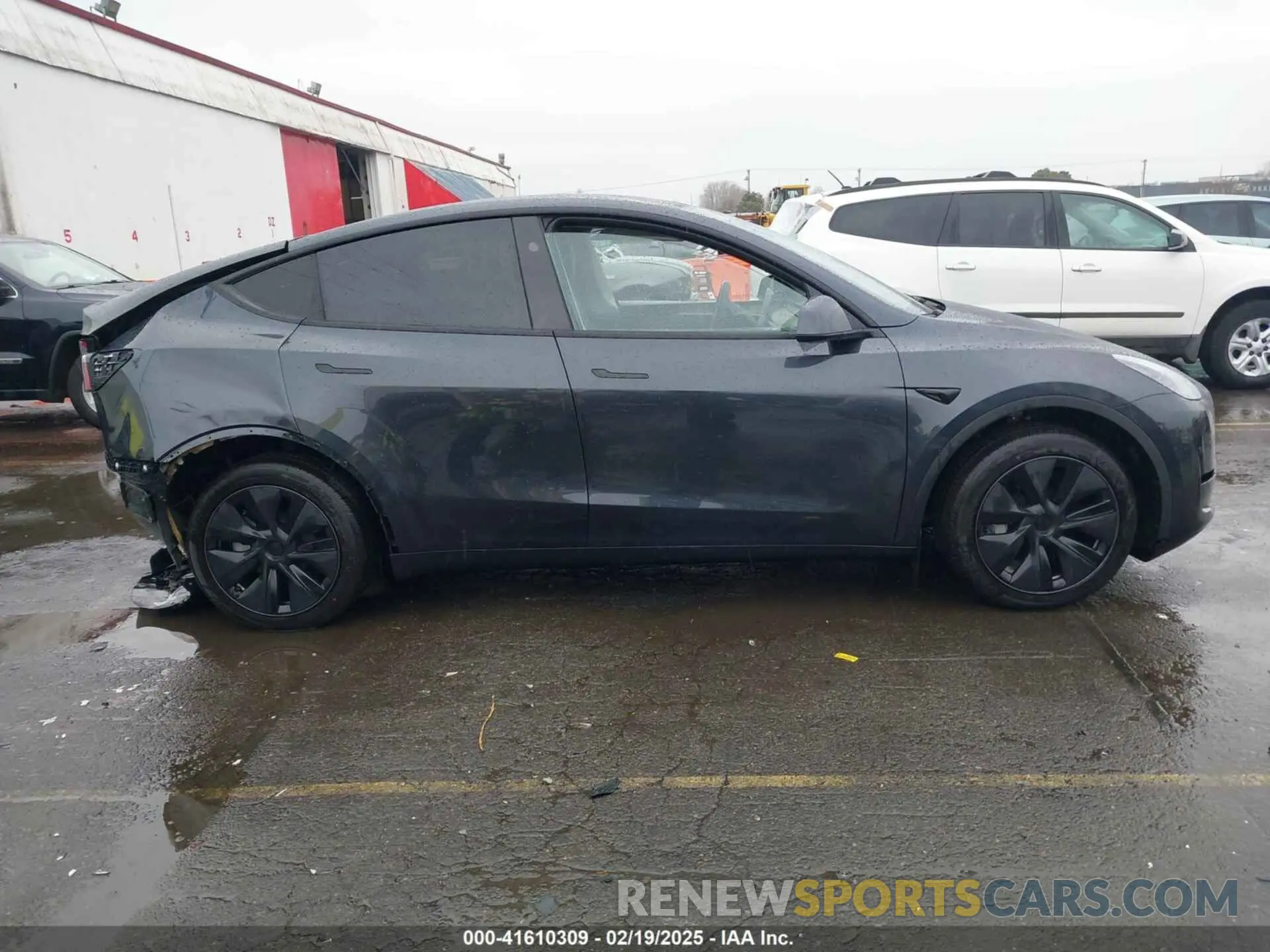 14 Photograph of a damaged car 7SAYGDEE4SF276330 TESLA MODEL Y 2025