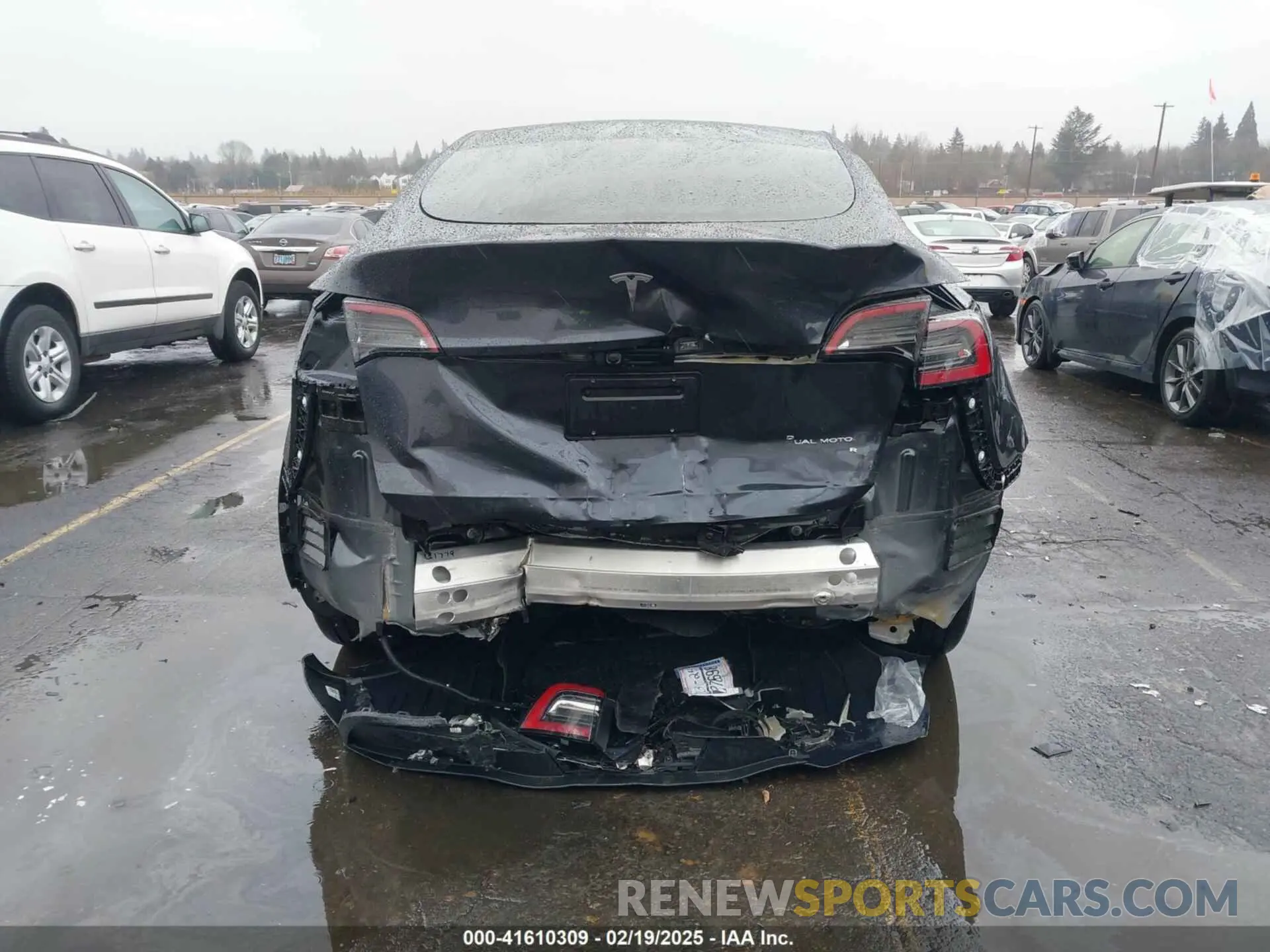 17 Photograph of a damaged car 7SAYGDEE4SF276330 TESLA MODEL Y 2025