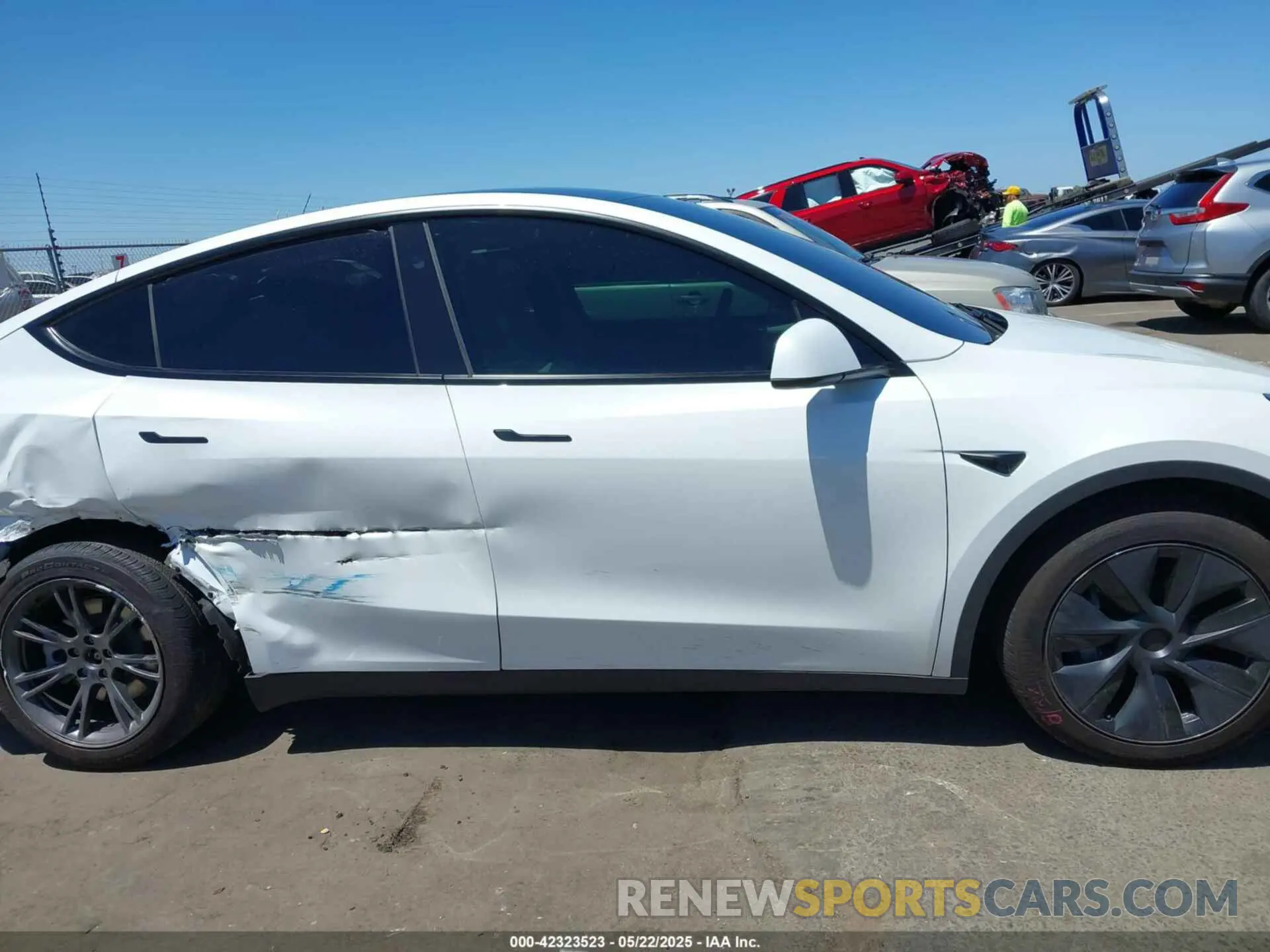 13 Photograph of a damaged car 7SAYGDEE4SF302702 TESLA MODEL Y 2025
