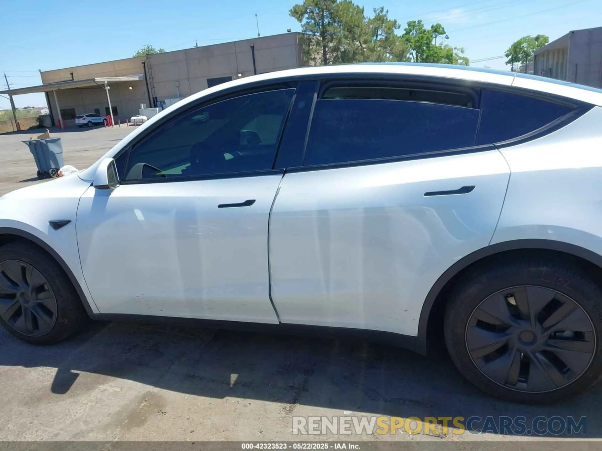 14 Photograph of a damaged car 7SAYGDEE4SF302702 TESLA MODEL Y 2025