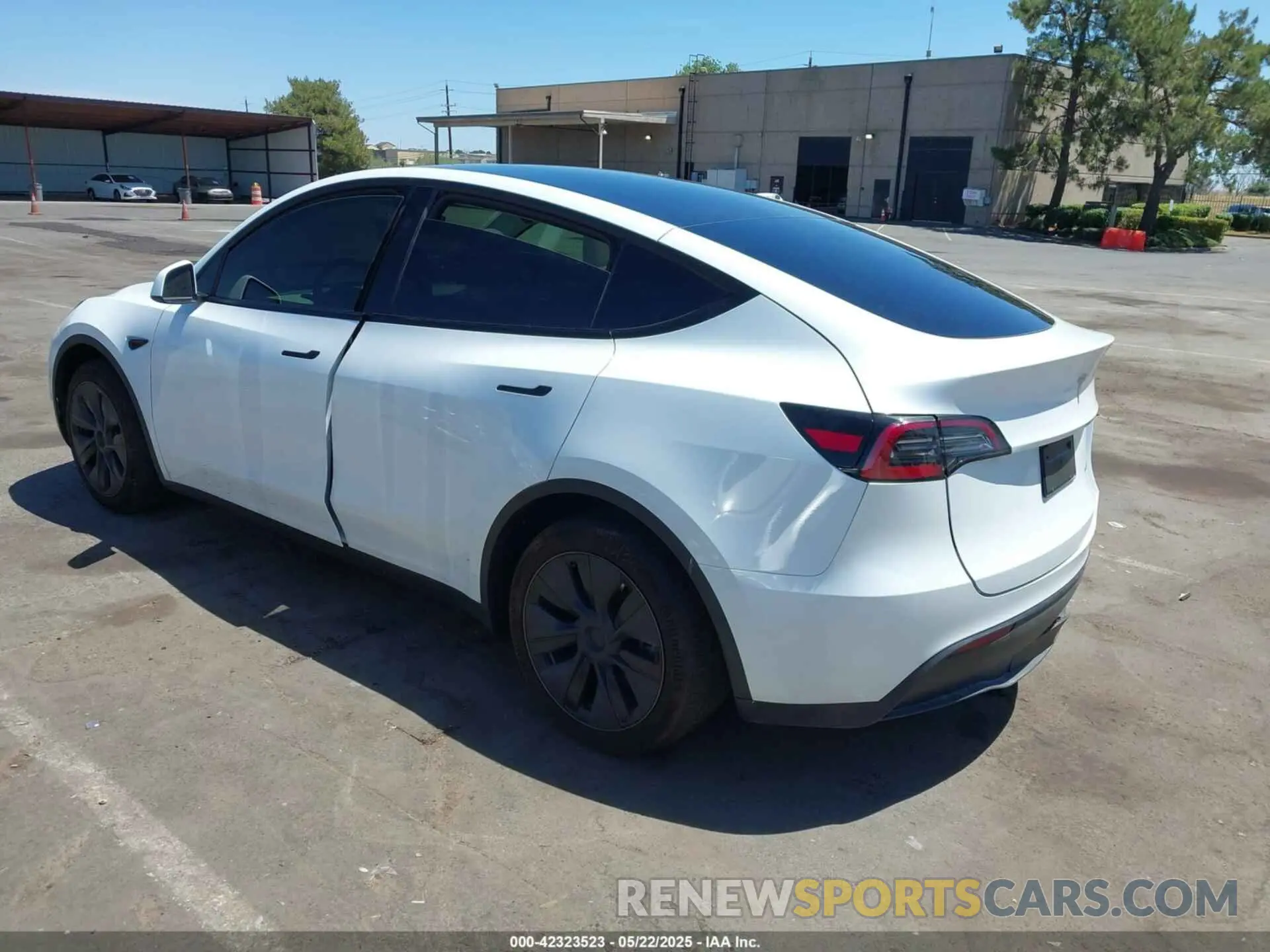 3 Photograph of a damaged car 7SAYGDEE4SF302702 TESLA MODEL Y 2025