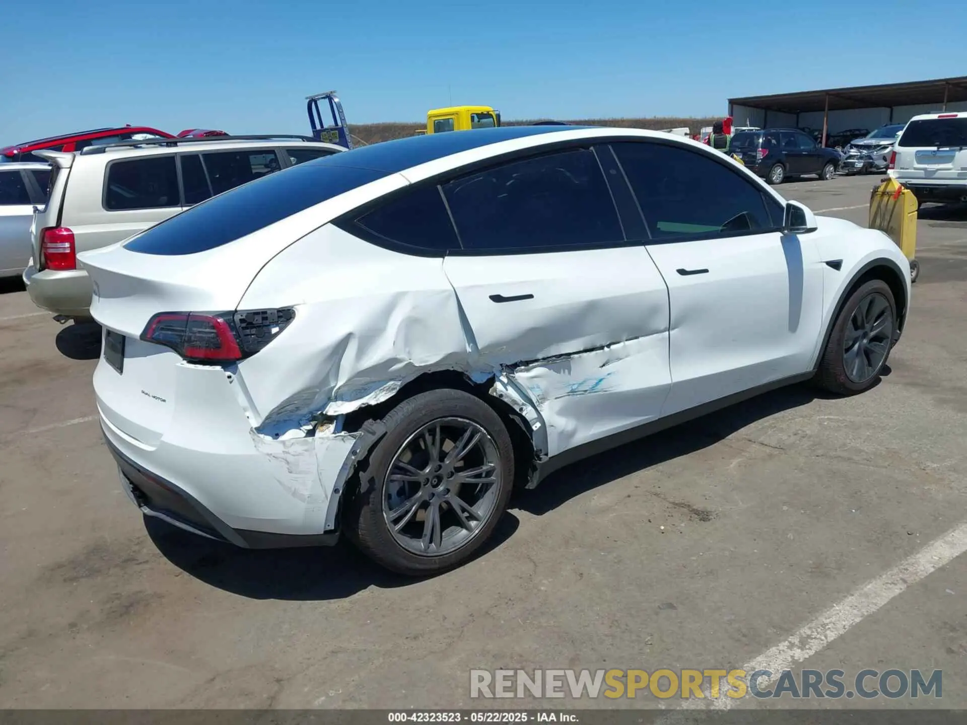 4 Photograph of a damaged car 7SAYGDEE4SF302702 TESLA MODEL Y 2025
