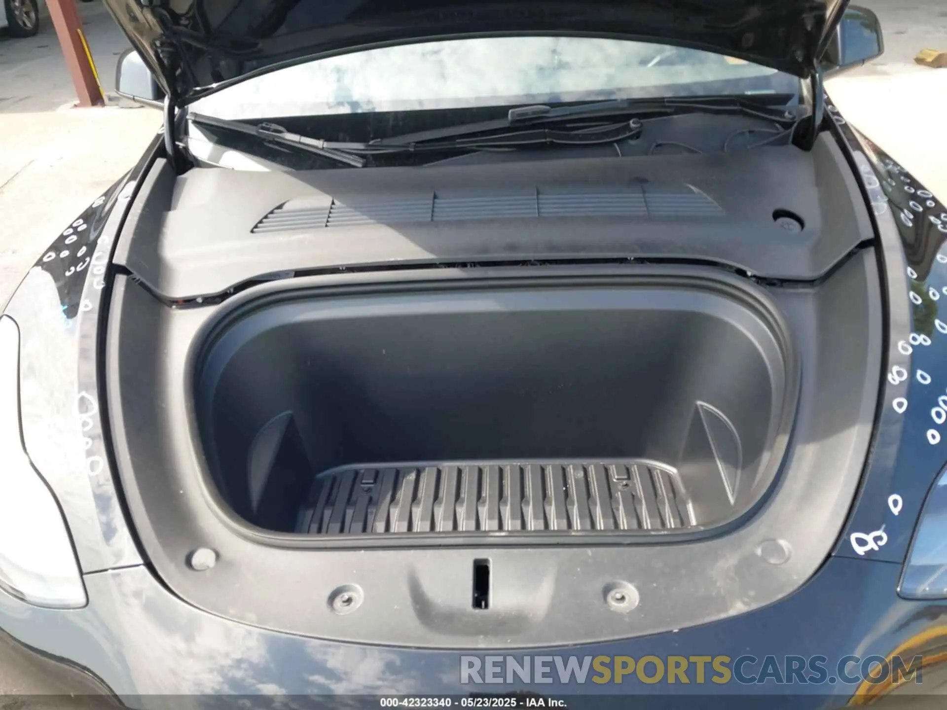 10 Photograph of a damaged car 7SAYGDEE5SA339710 TESLA MODEL Y 2025