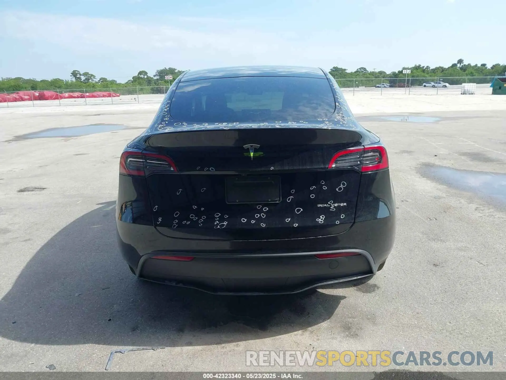 17 Photograph of a damaged car 7SAYGDEE5SA339710 TESLA MODEL Y 2025