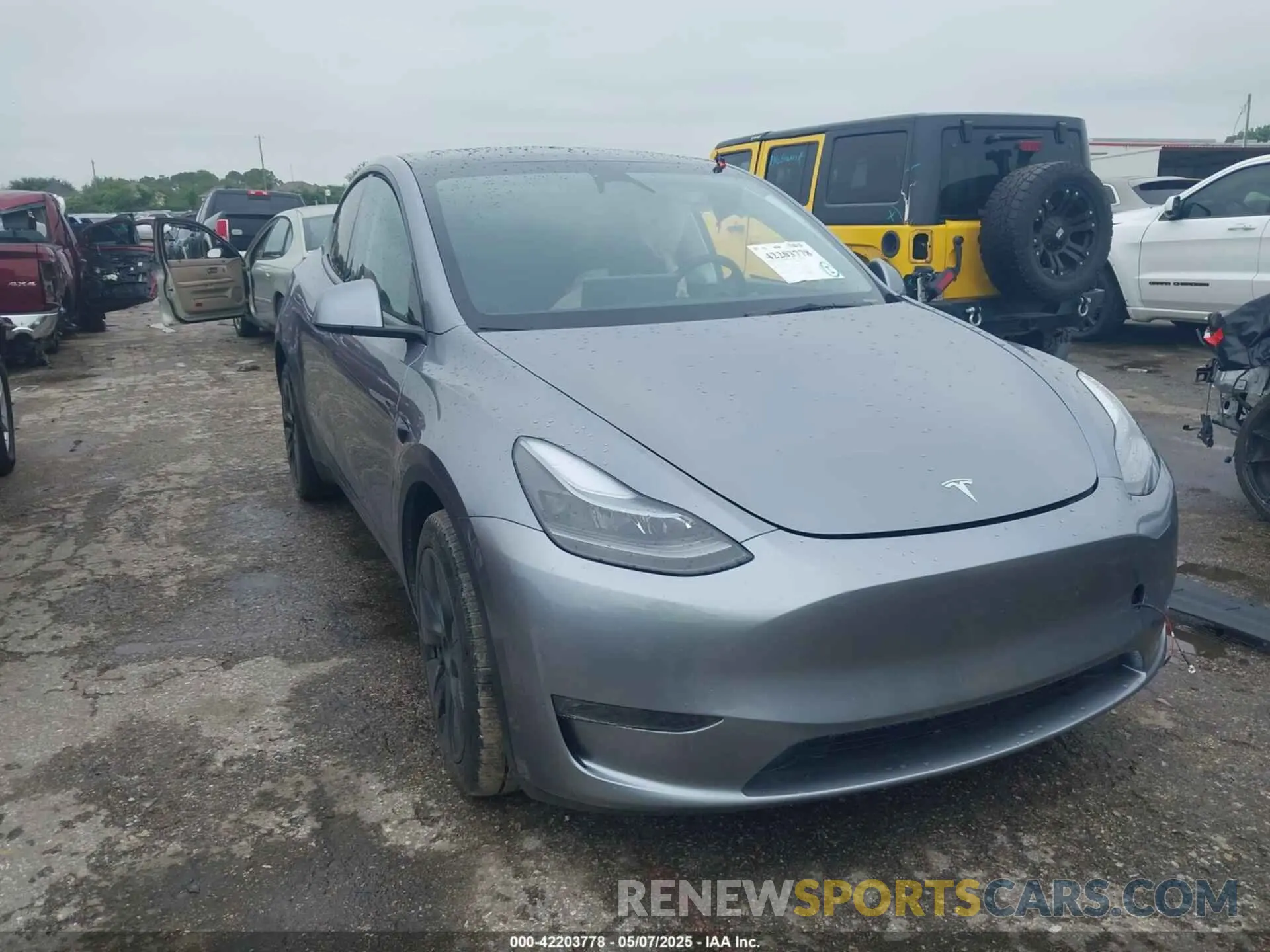 1 Photograph of a damaged car 7SAYGDEE5SA348729 TESLA MODEL Y 2025
