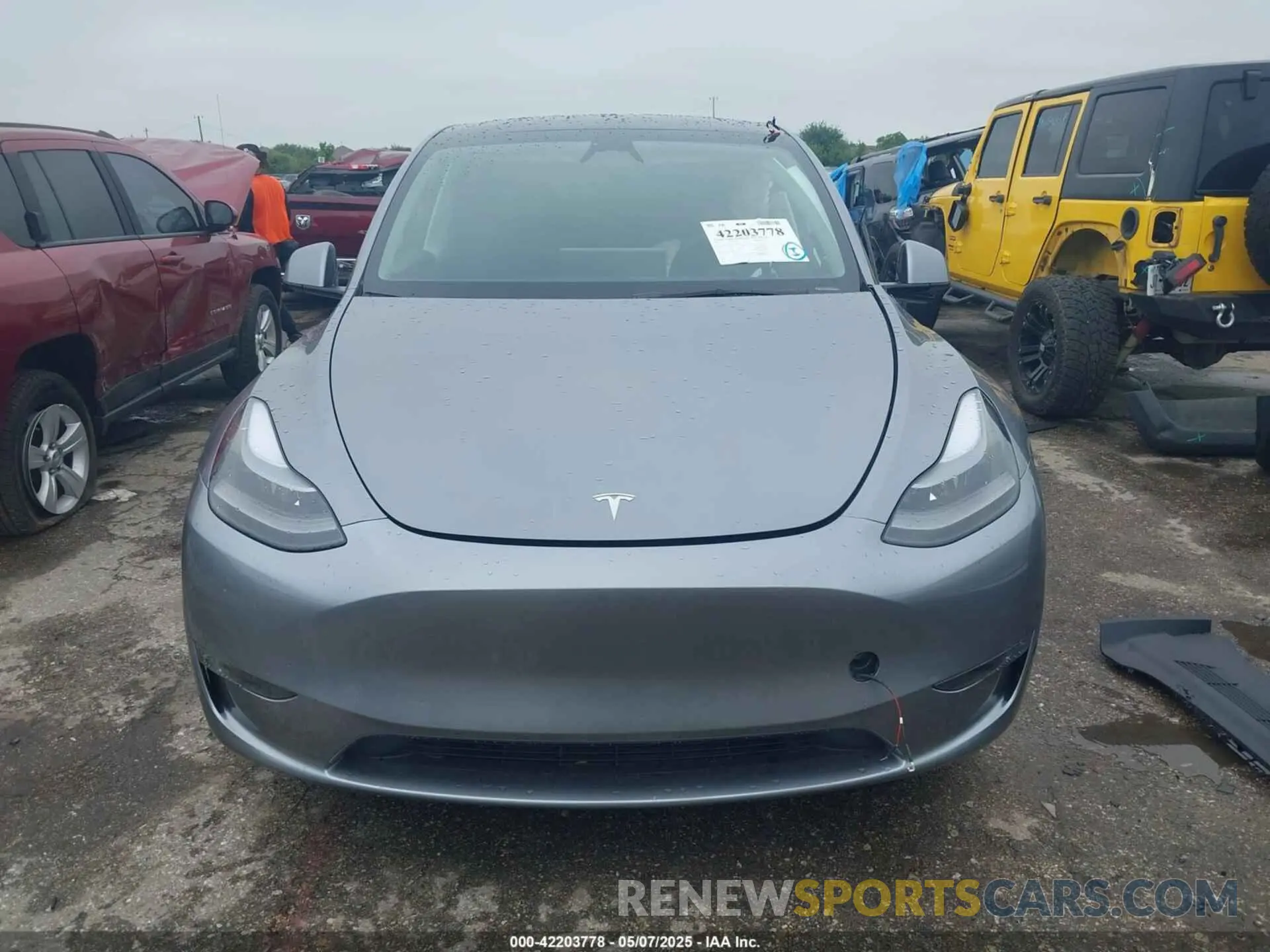 11 Photograph of a damaged car 7SAYGDEE5SA348729 TESLA MODEL Y 2025