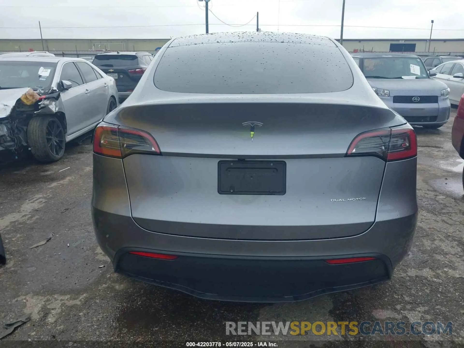 15 Photograph of a damaged car 7SAYGDEE5SA348729 TESLA MODEL Y 2025