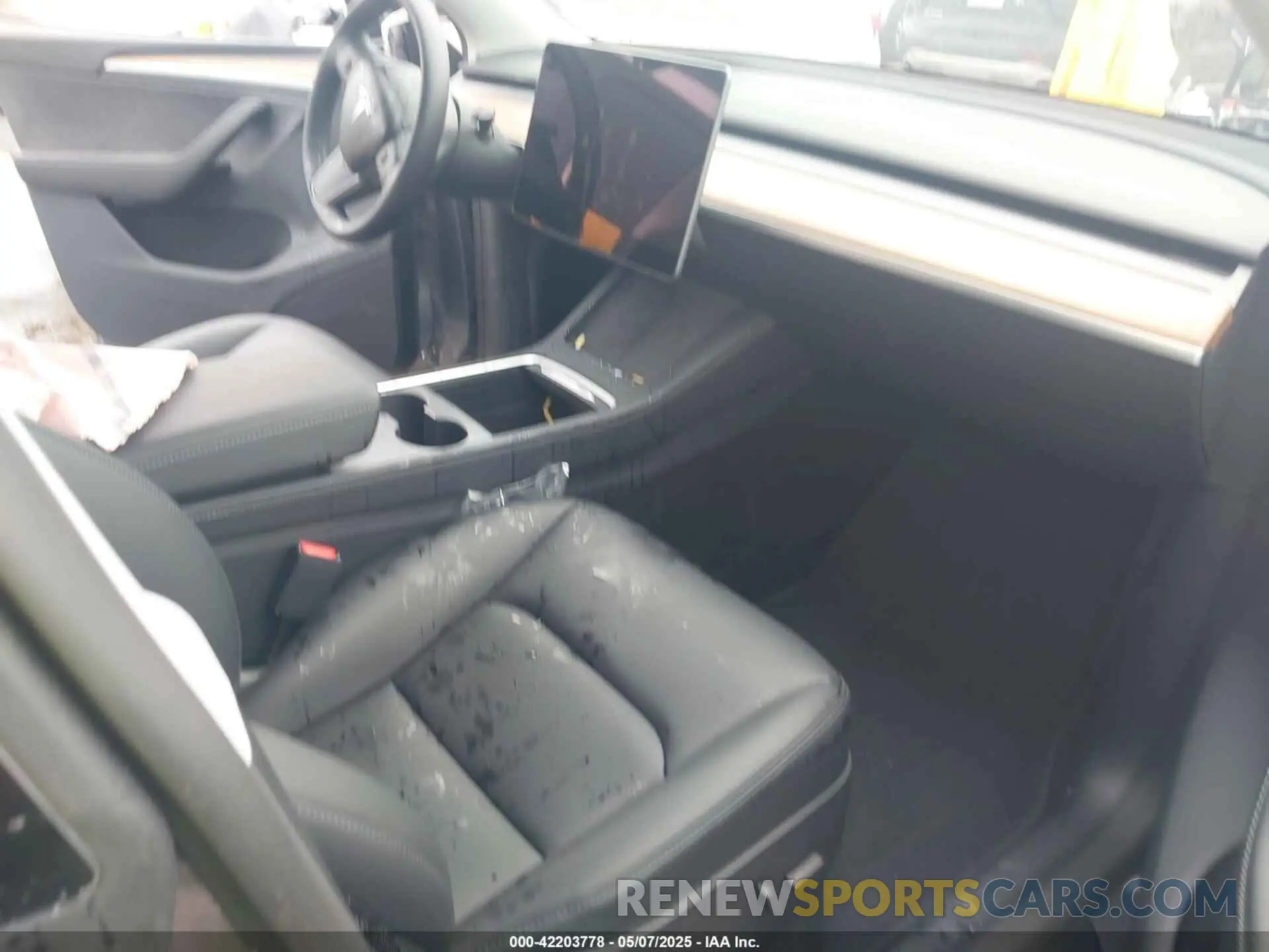 5 Photograph of a damaged car 7SAYGDEE5SA348729 TESLA MODEL Y 2025