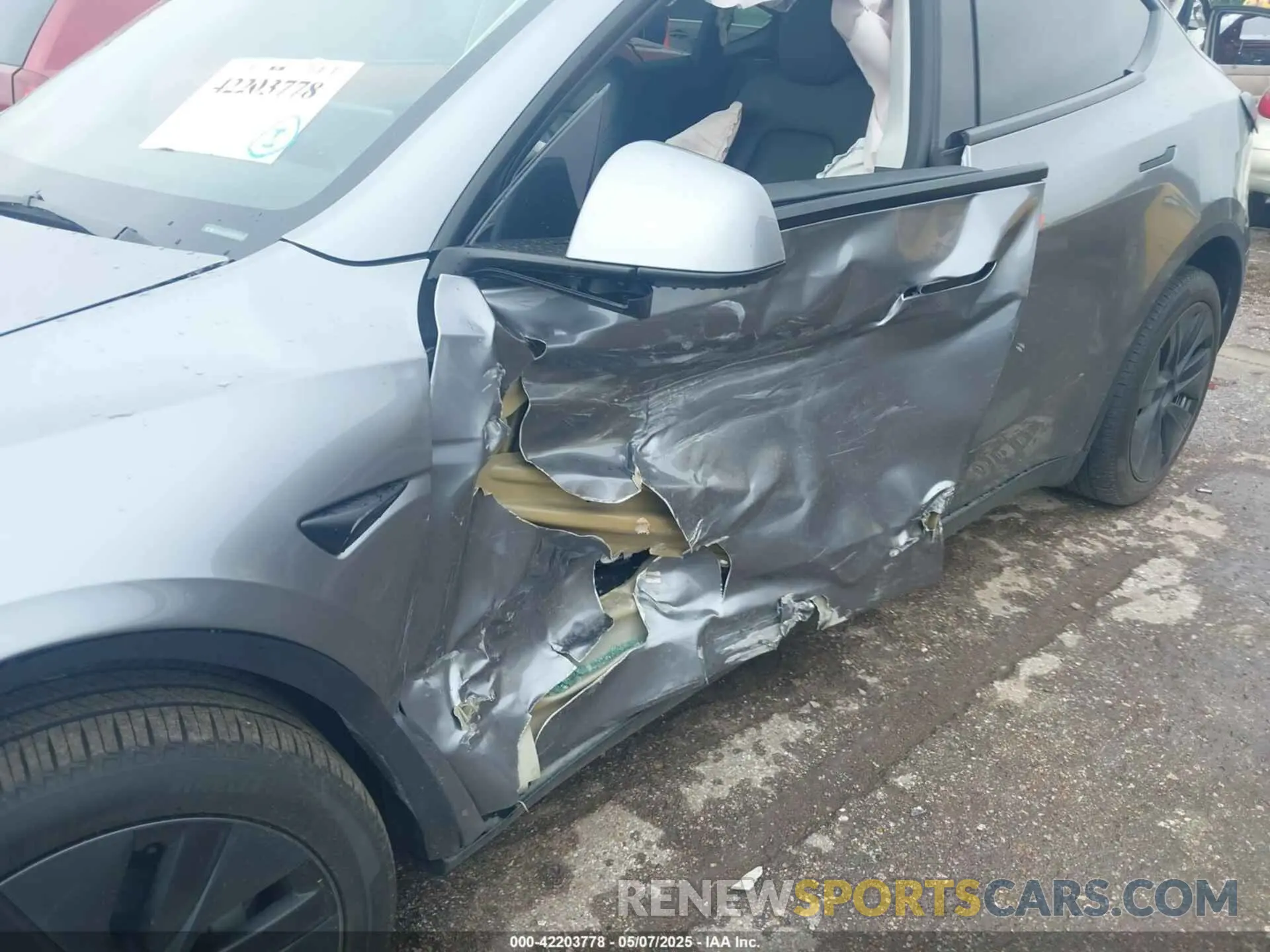 6 Photograph of a damaged car 7SAYGDEE5SA348729 TESLA MODEL Y 2025