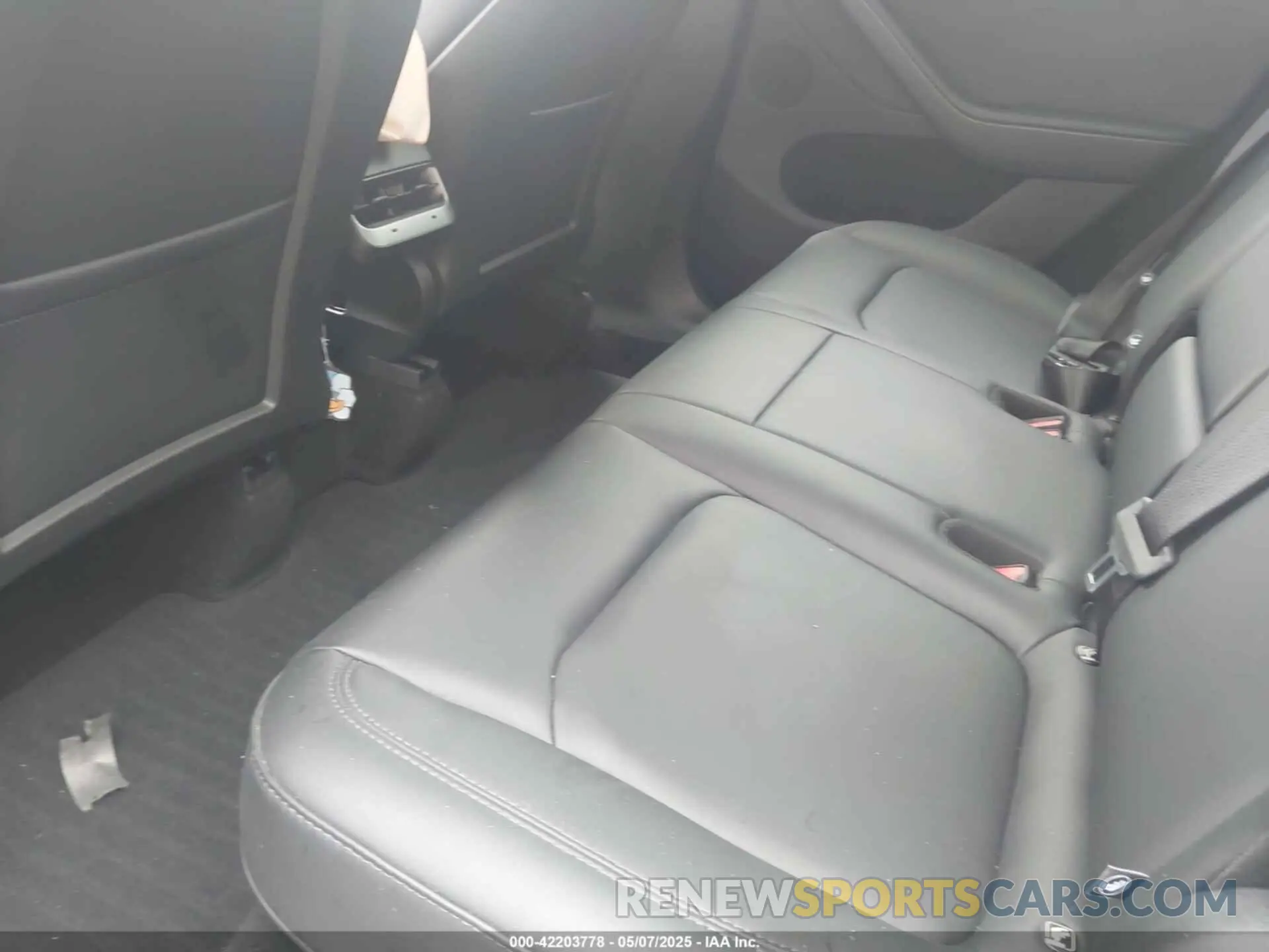 8 Photograph of a damaged car 7SAYGDEE5SA348729 TESLA MODEL Y 2025