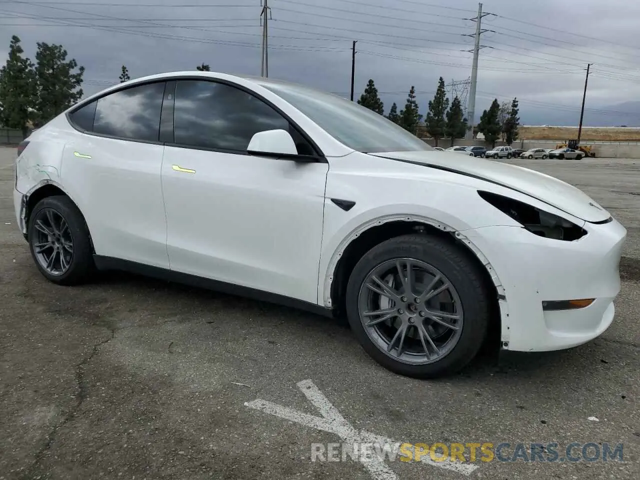 4 Photograph of a damaged car 7SAYGDEE5SF237732 TESLA MODEL Y 2025