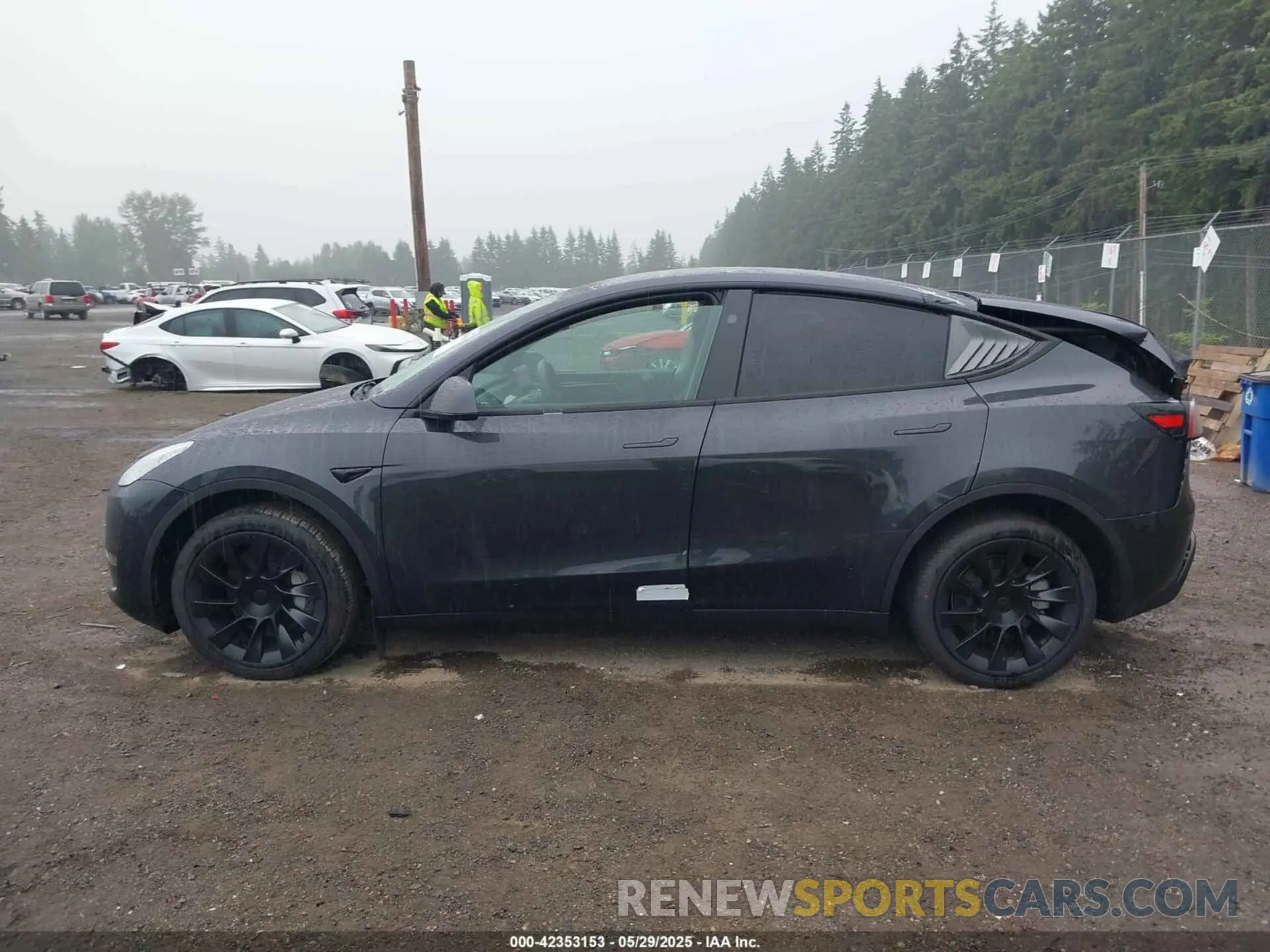 13 Photograph of a damaged car 7SAYGDEE5SF262744 TESLA MODEL Y 2025