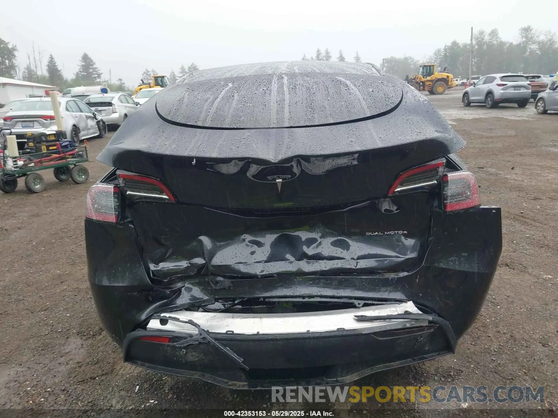 15 Photograph of a damaged car 7SAYGDEE5SF262744 TESLA MODEL Y 2025
