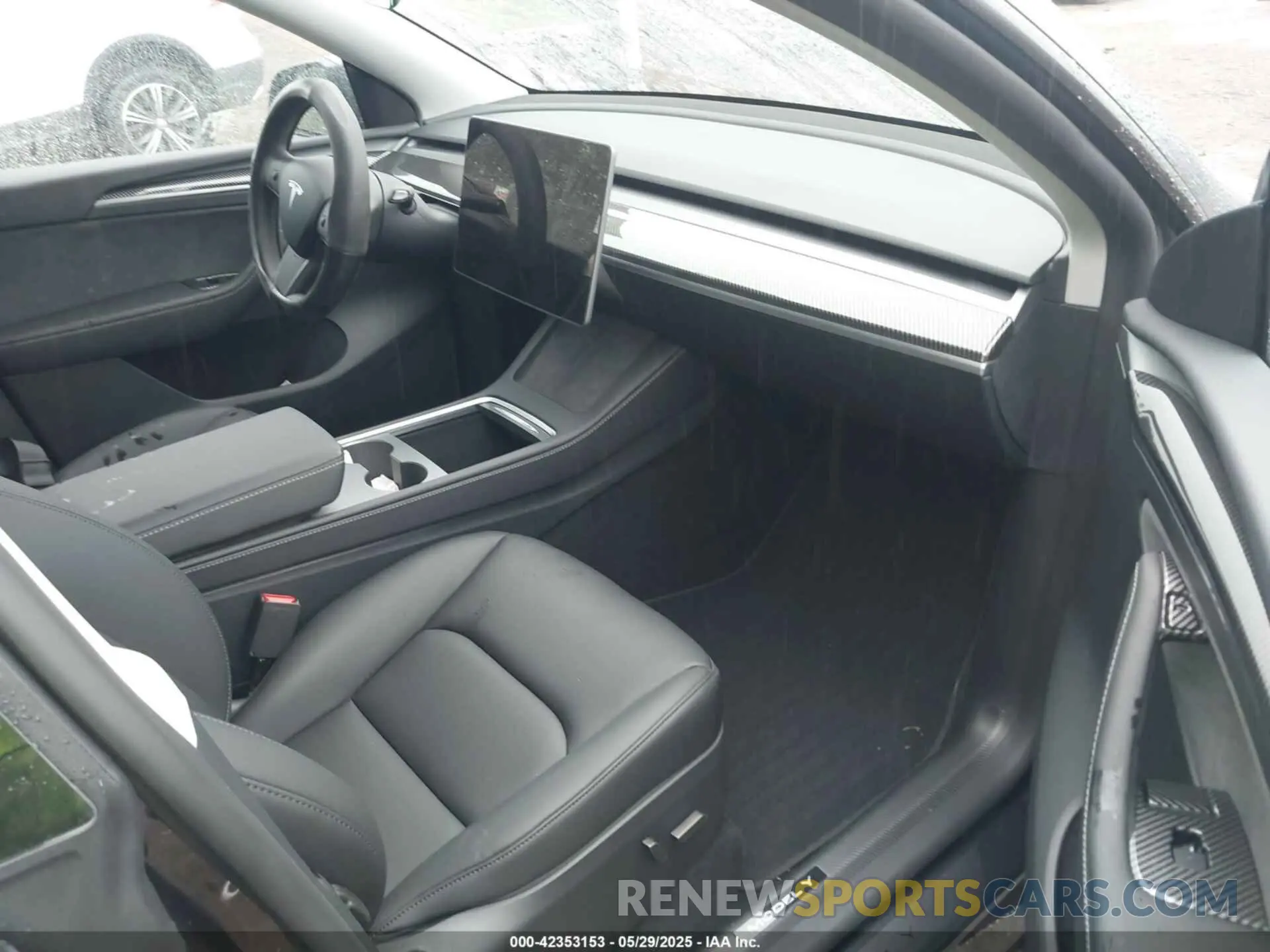 5 Photograph of a damaged car 7SAYGDEE5SF262744 TESLA MODEL Y 2025