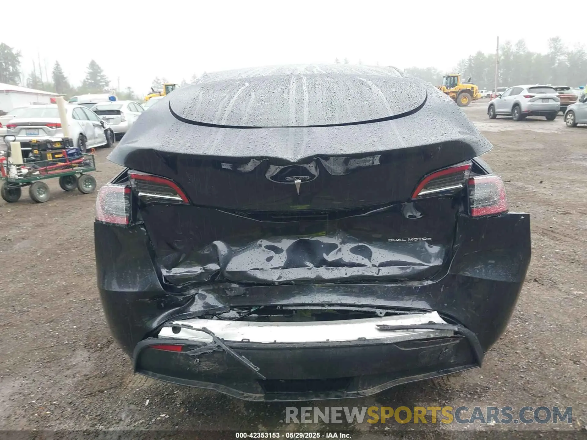 6 Photograph of a damaged car 7SAYGDEE5SF262744 TESLA MODEL Y 2025