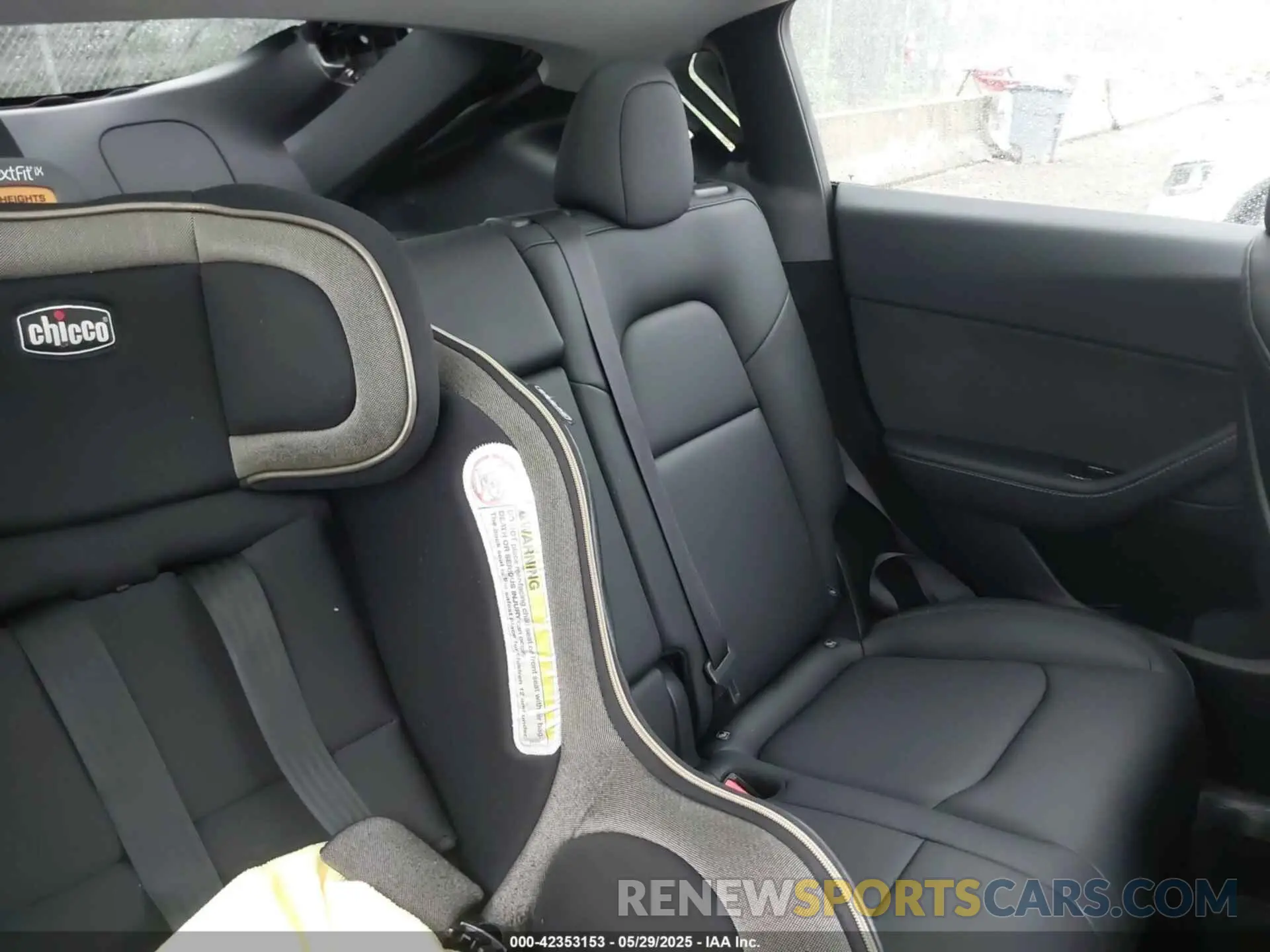 8 Photograph of a damaged car 7SAYGDEE5SF262744 TESLA MODEL Y 2025