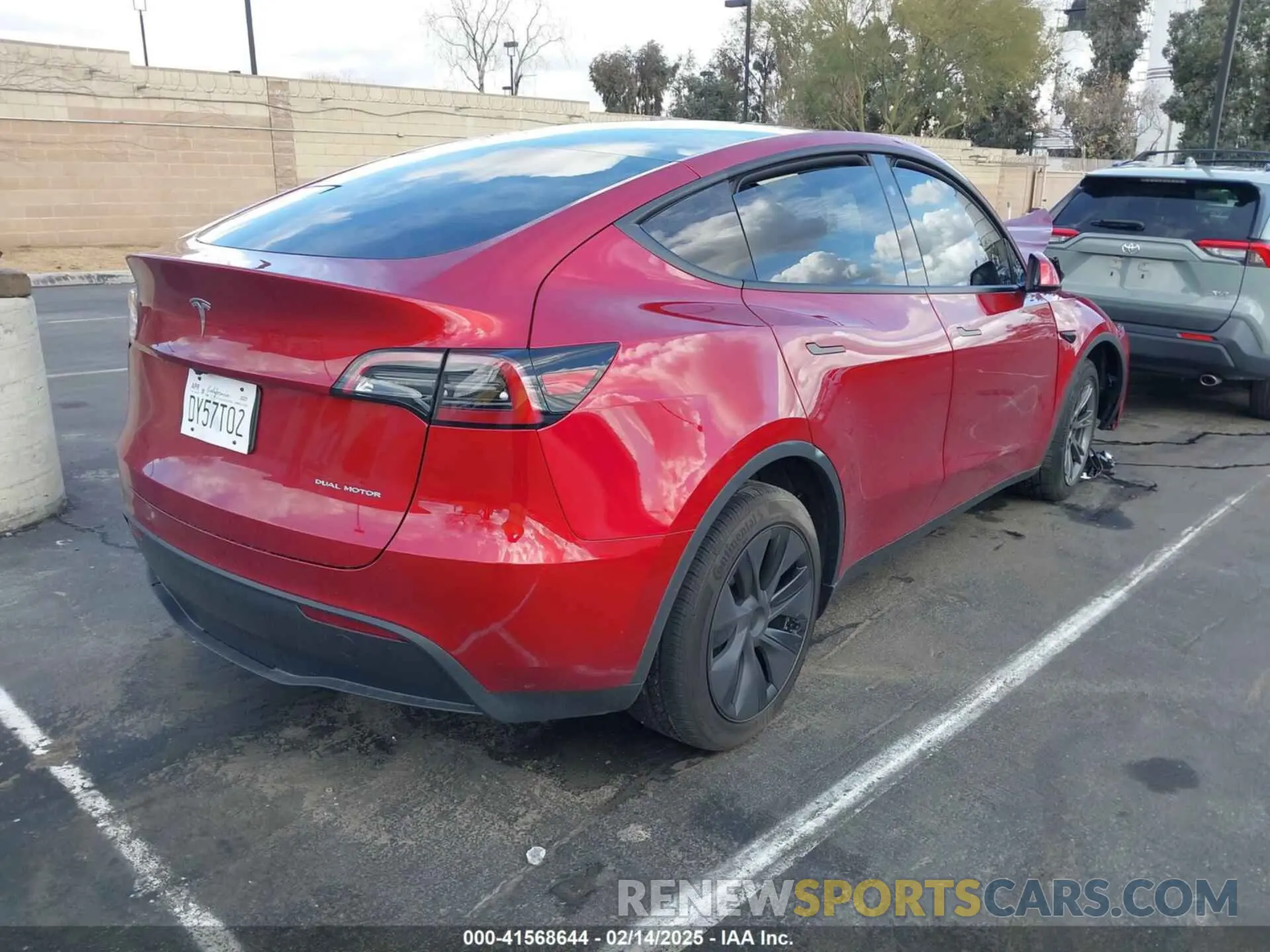 4 Photograph of a damaged car 7SAYGDEE5SF283772 TESLA MODEL Y 2025