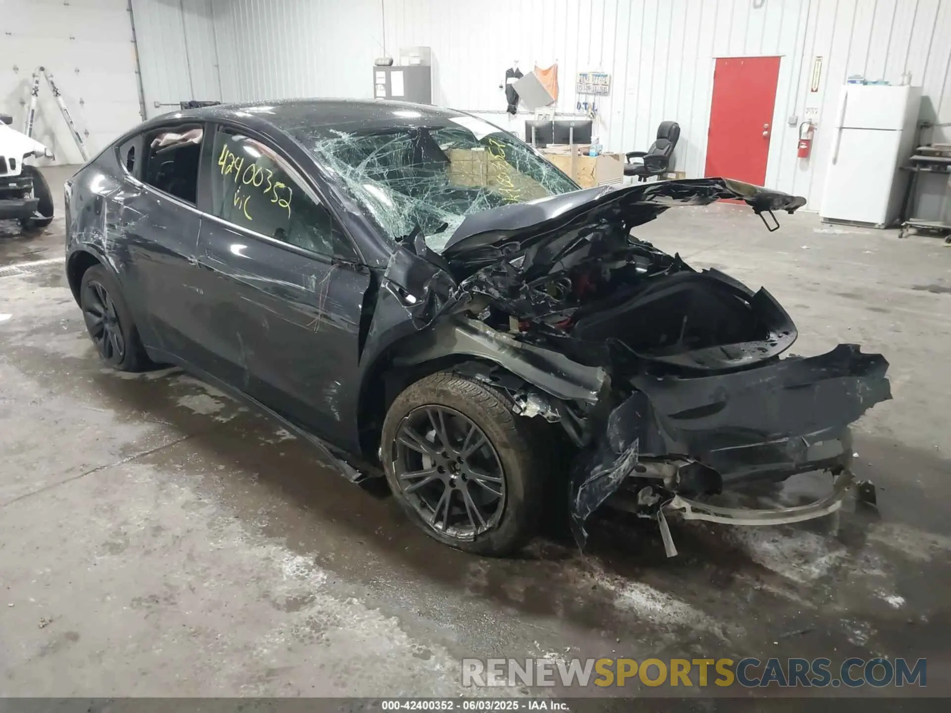 1 Photograph of a damaged car 7SAYGDEE6SF290472 TESLA MODEL Y 2025