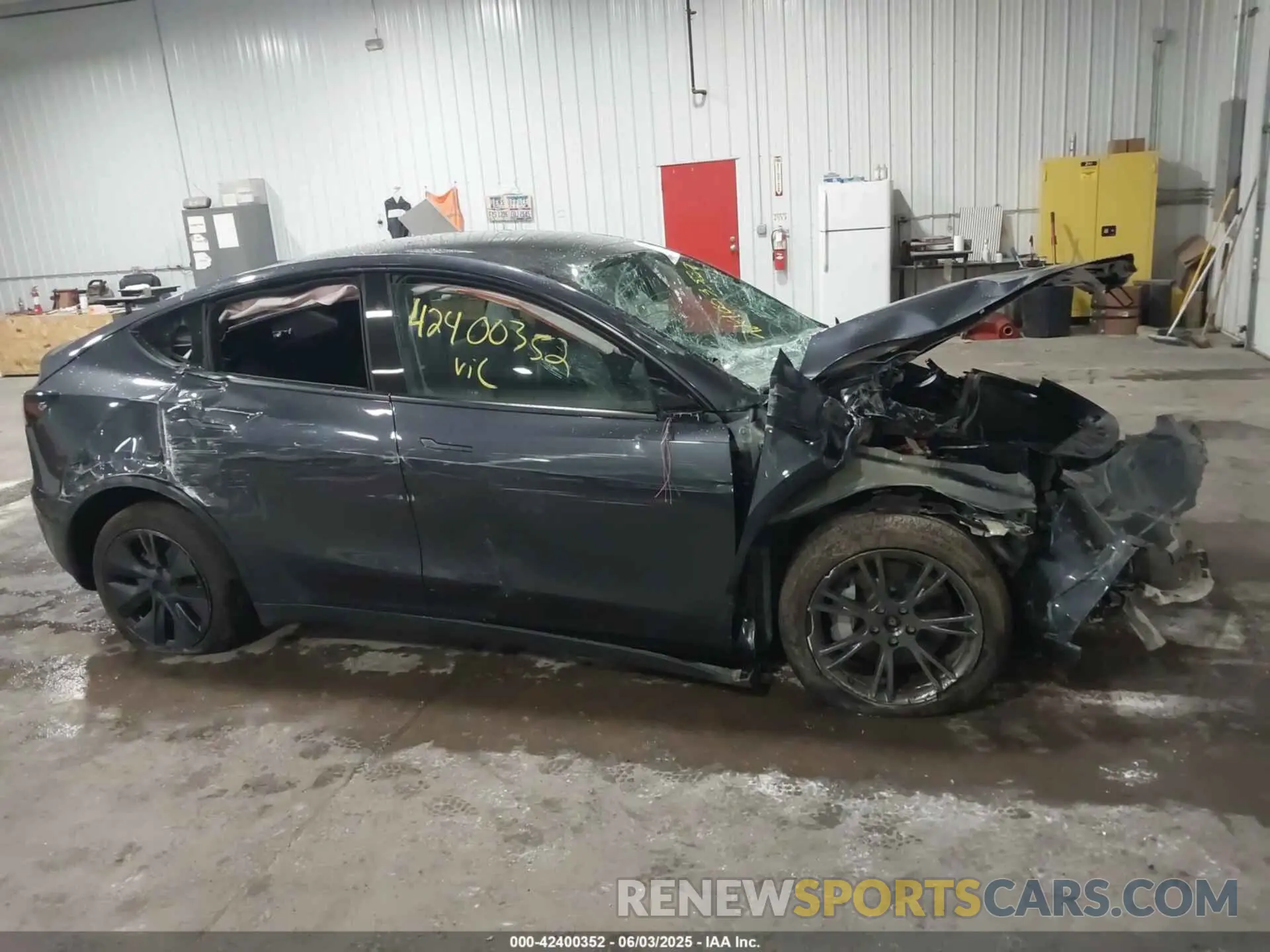 13 Photograph of a damaged car 7SAYGDEE6SF290472 TESLA MODEL Y 2025