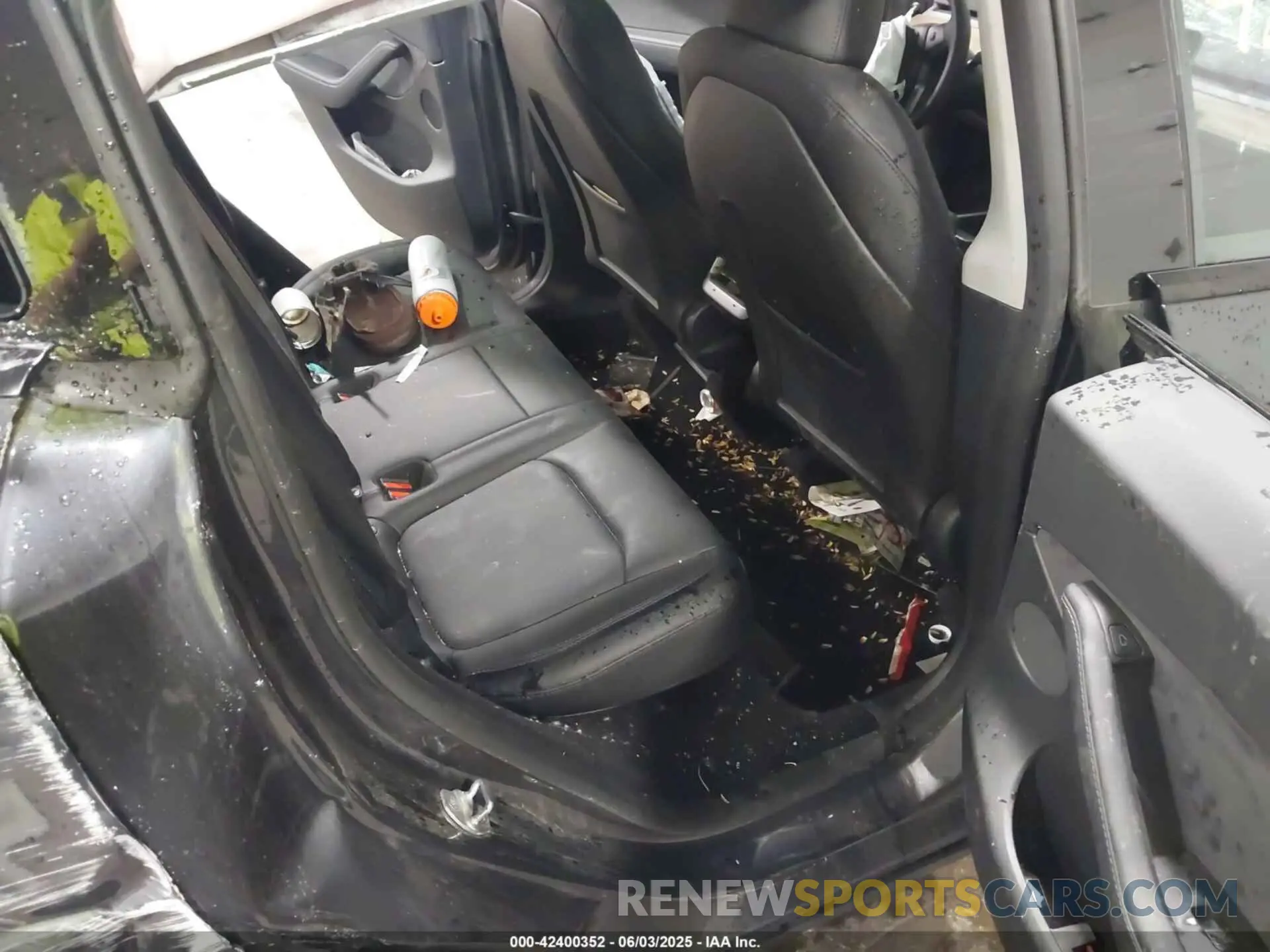 8 Photograph of a damaged car 7SAYGDEE6SF290472 TESLA MODEL Y 2025